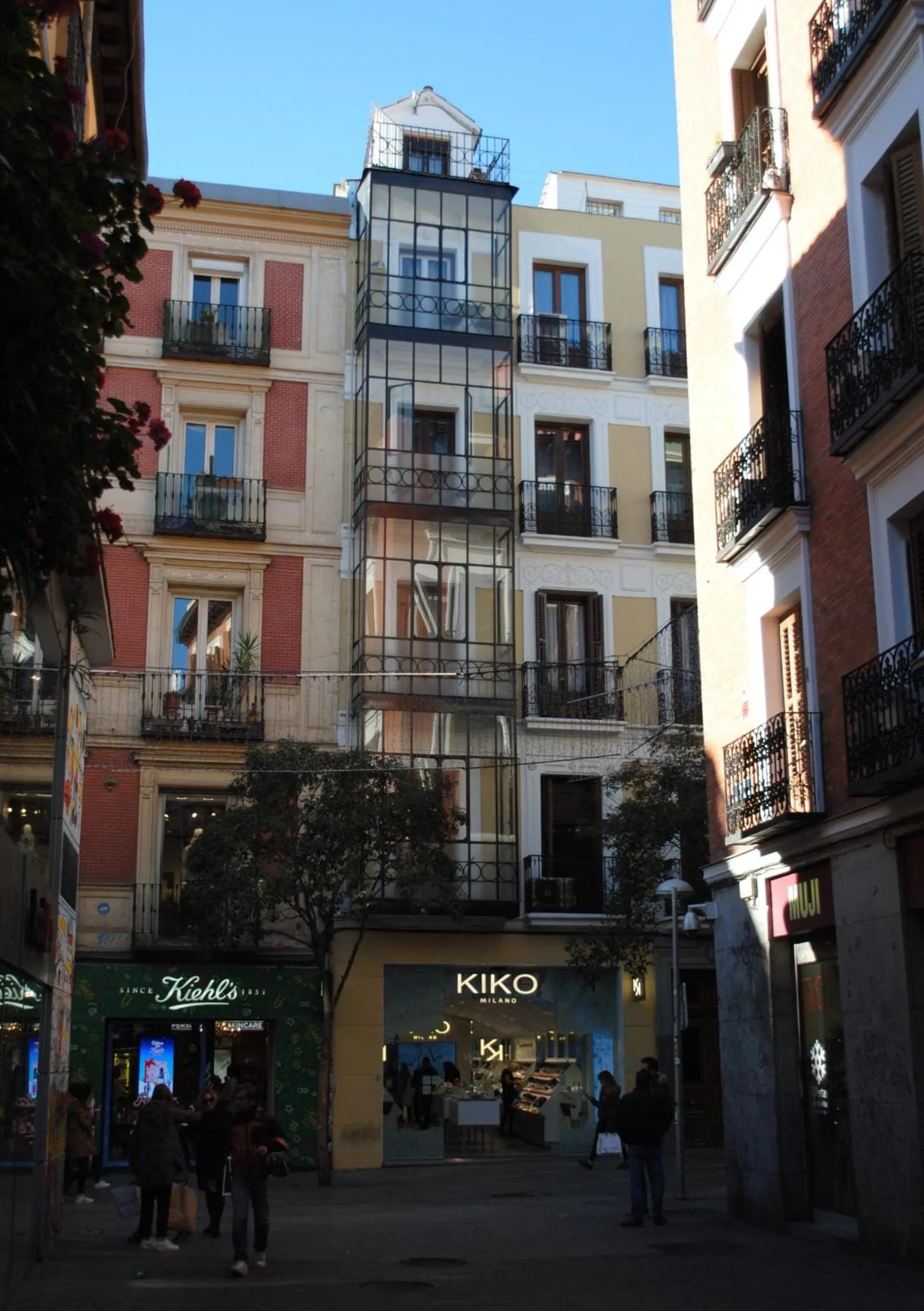 Property building in Hostal Abril Madrid
