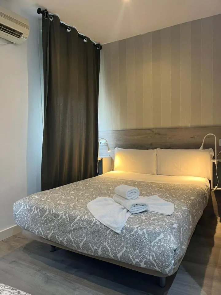 Bed in Hostal Abril Madrid
