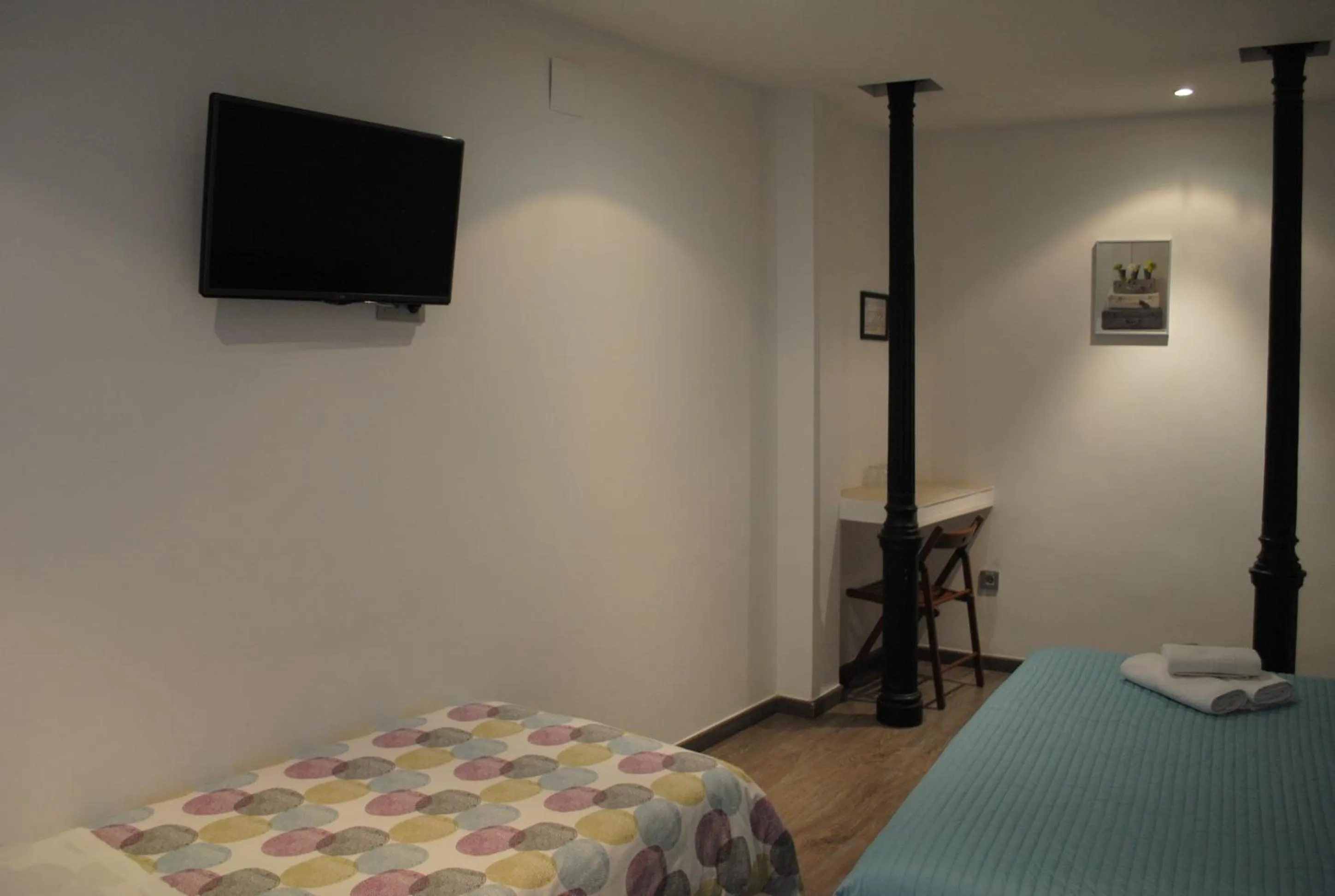 Double Room with Balcony in Hostal Abril Madrid