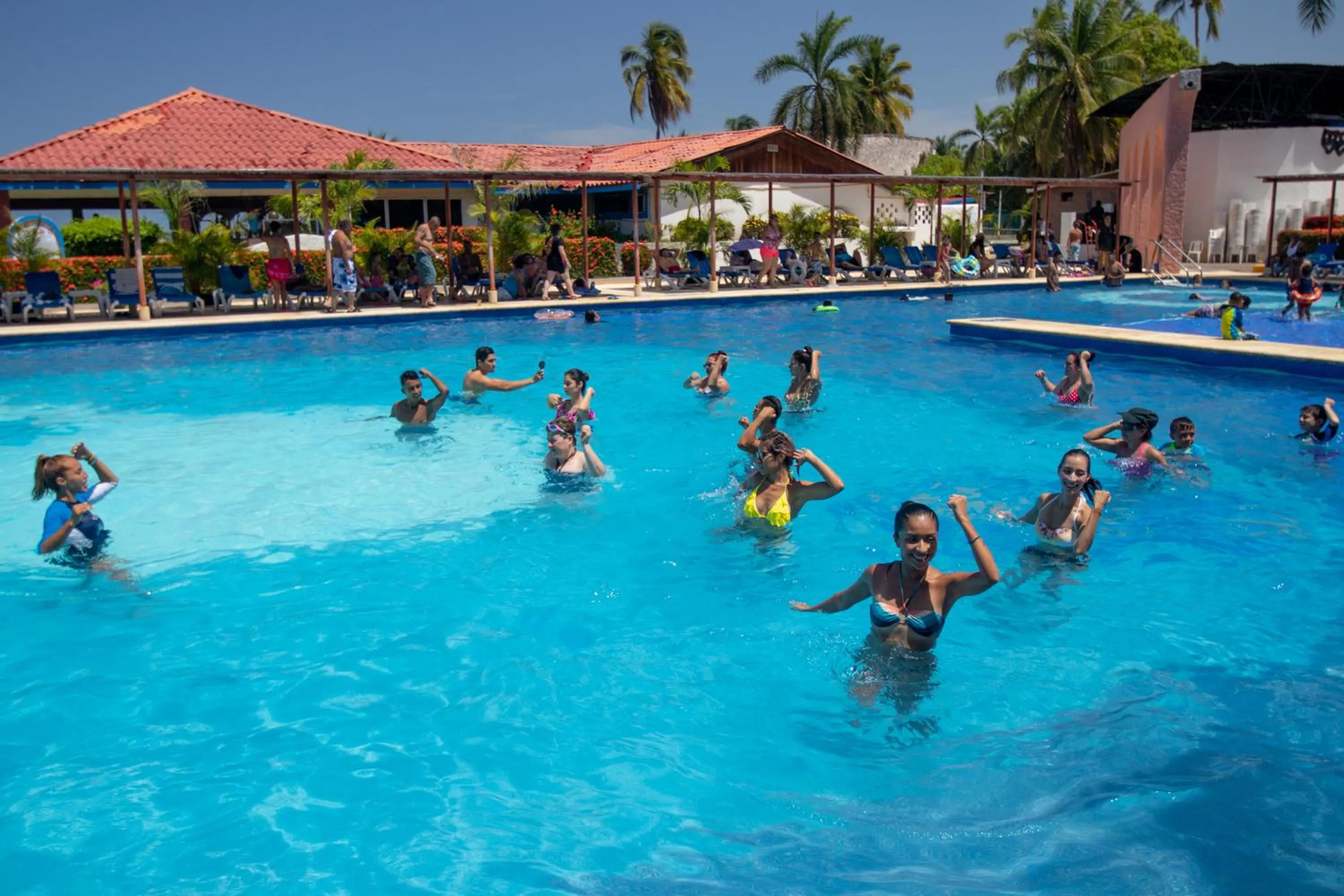 Swimming pool in Qualton Club Ixtapa All Inclusive