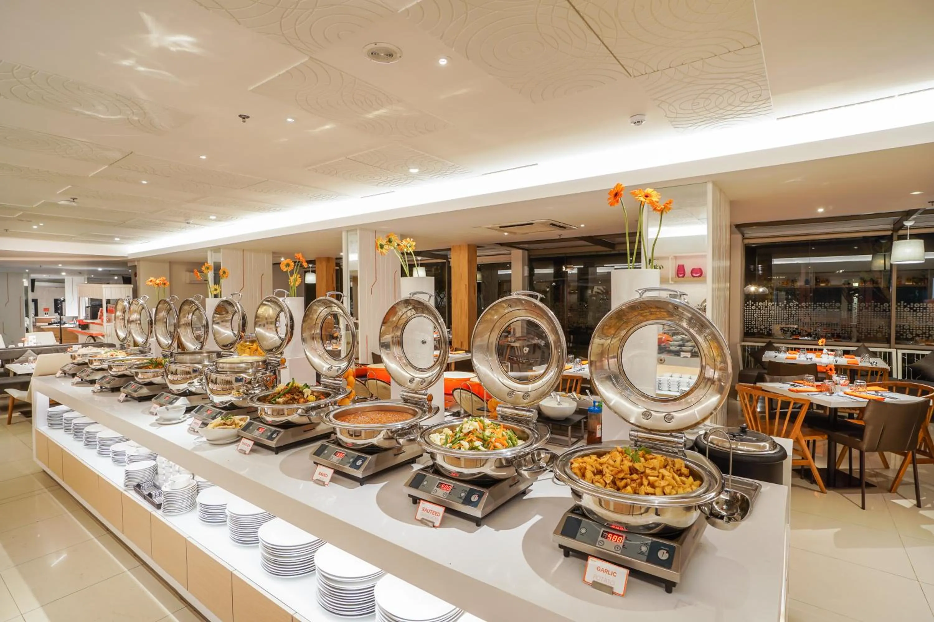 Restaurant/places to eat in HARRIS Resort Batam Waterfront