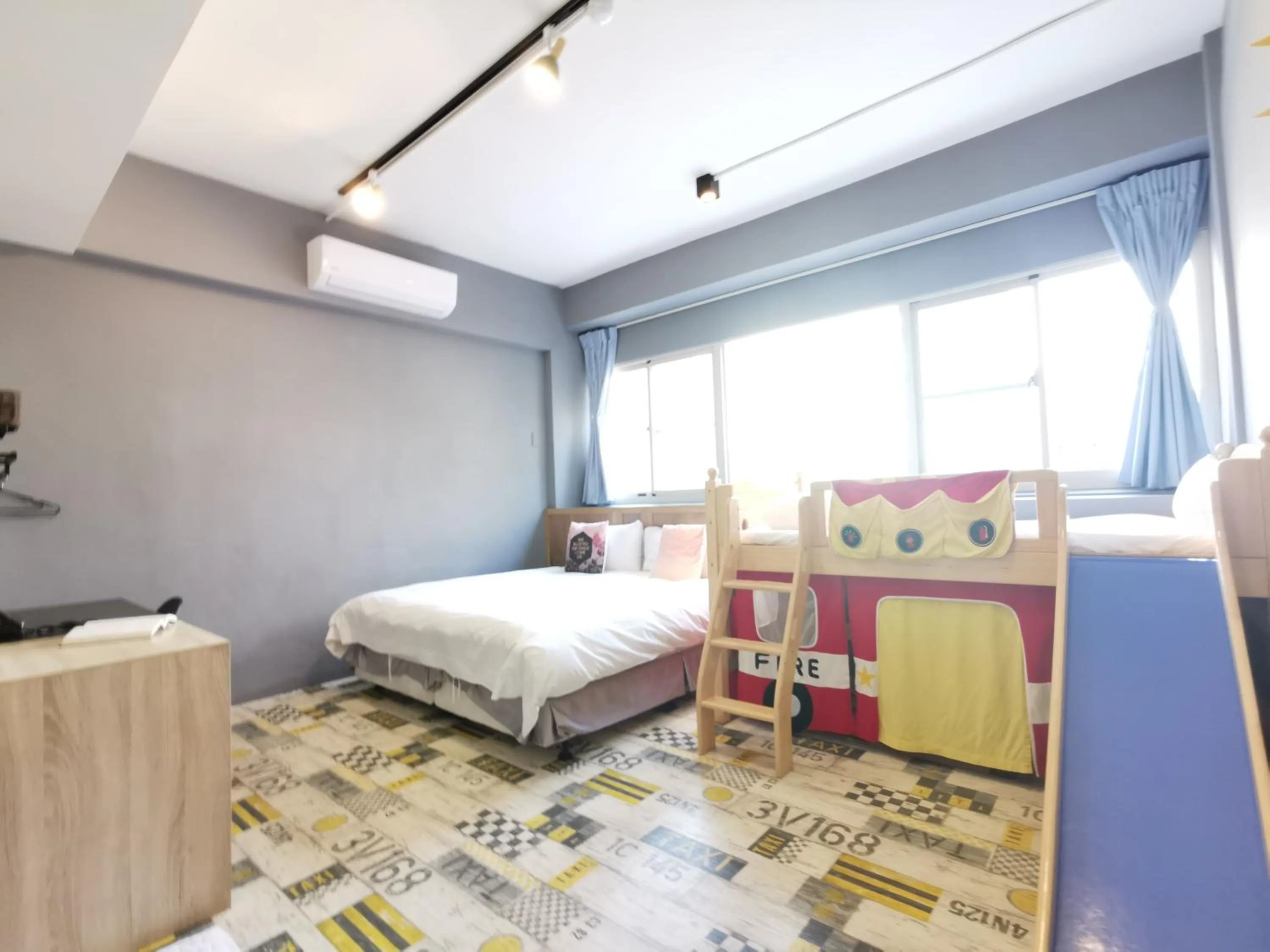 Kid-friendly Family Room with Kids Play bed in Slow Wow Hot Spring Hotel