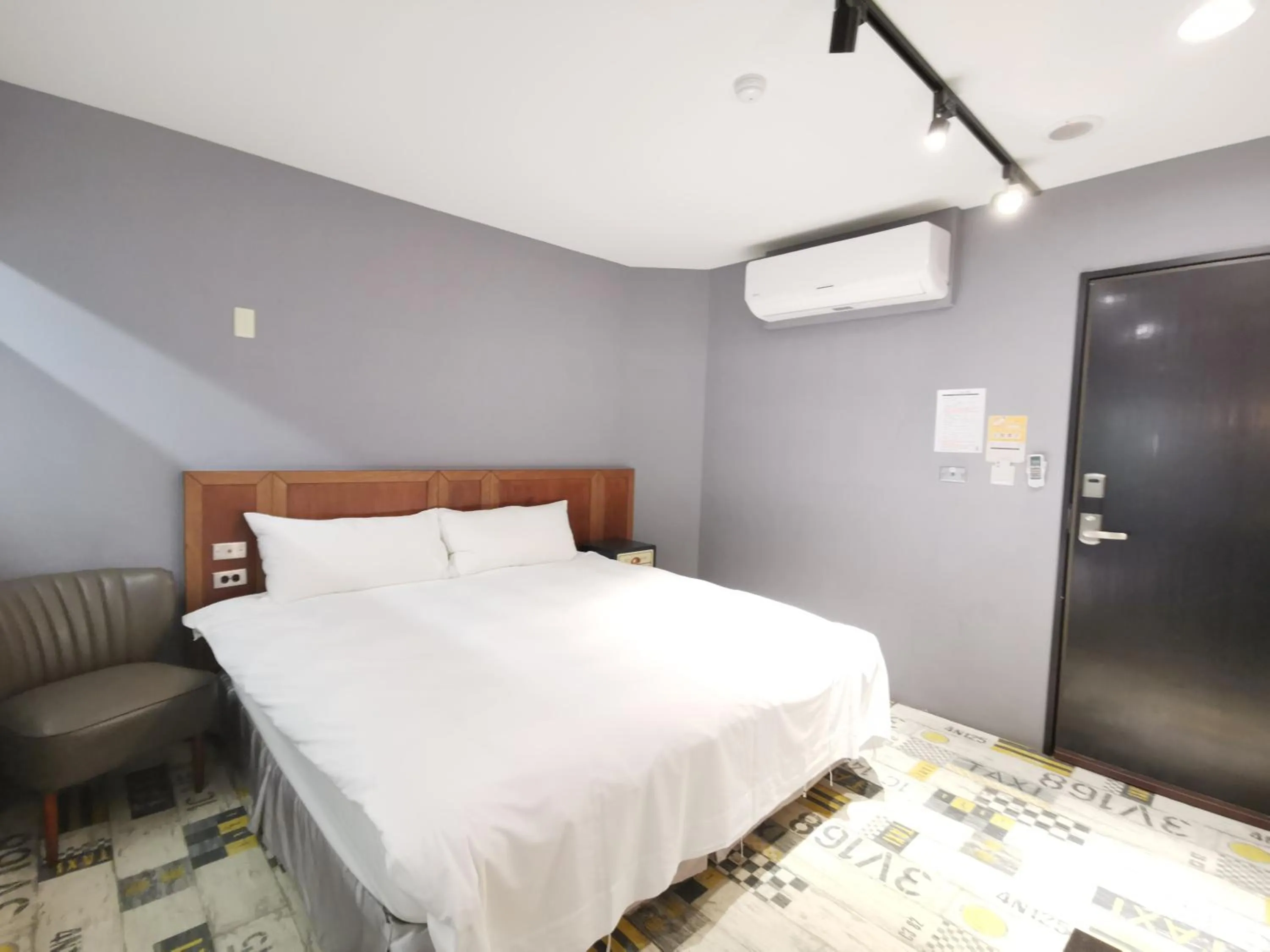 Bedroom, Bed in Slow Wow Hot Spring Hotel