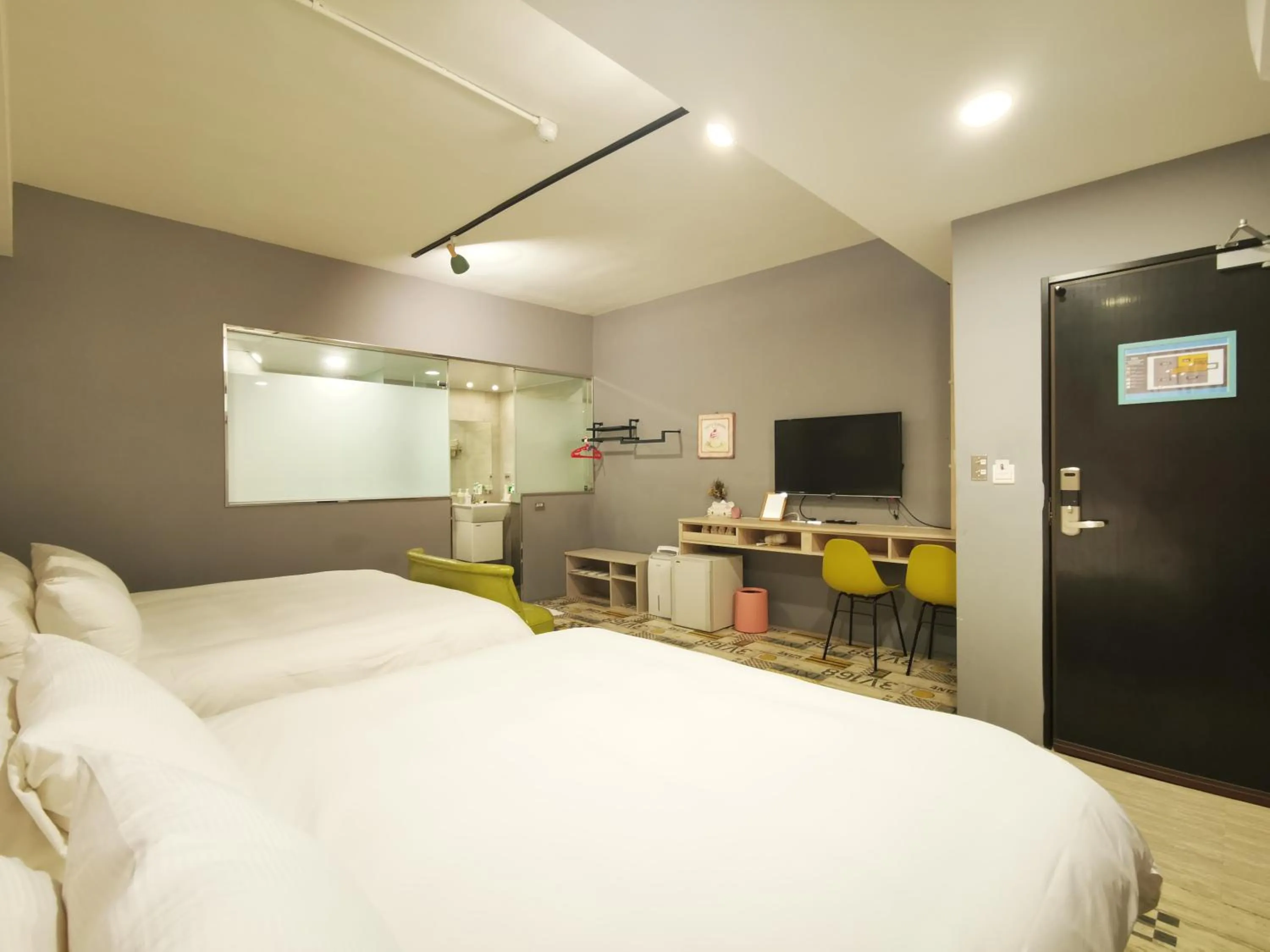 Bedroom, Bed in Slow Wow Hot Spring Hotel