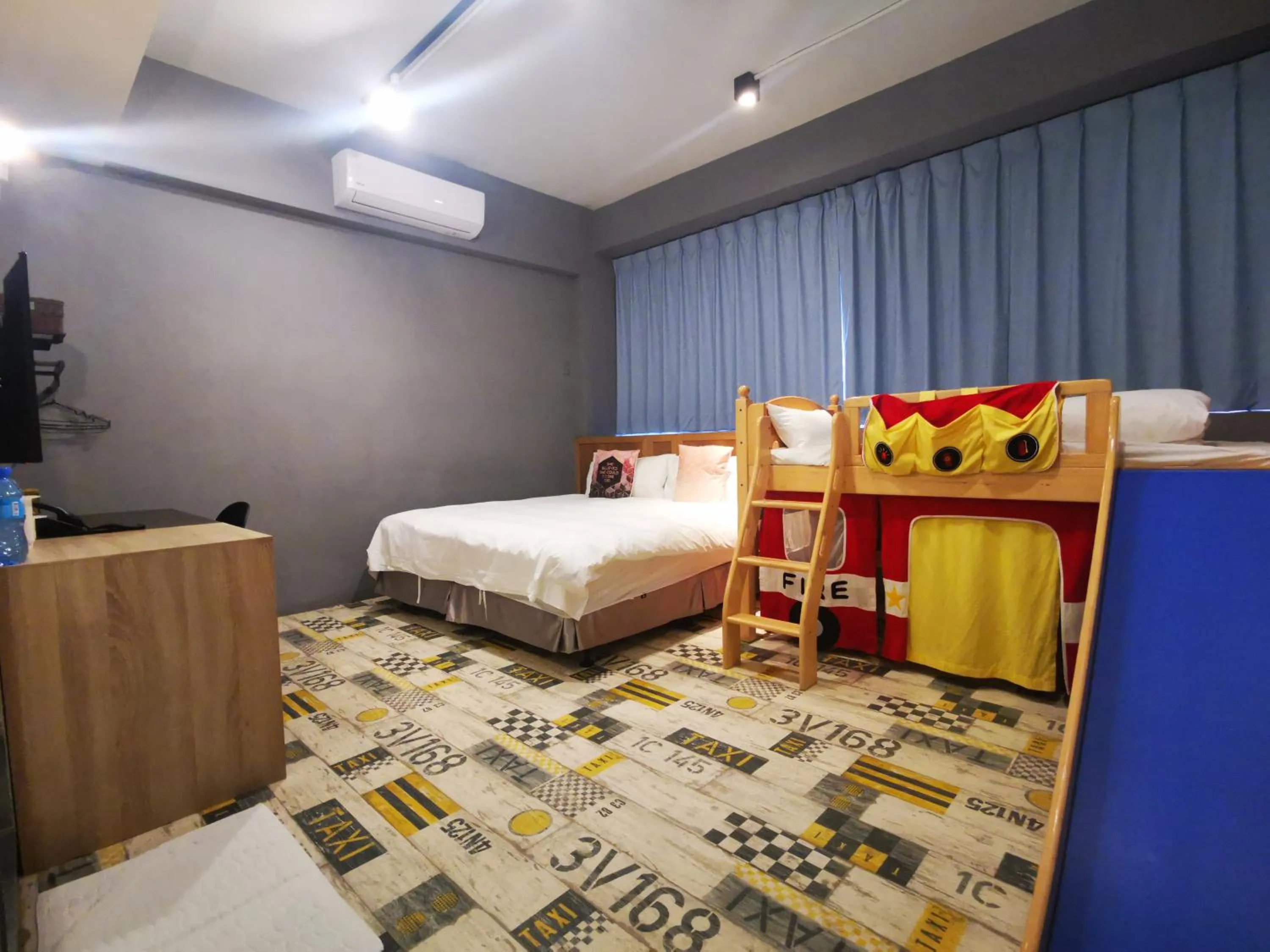 Photo of the whole room, Bed in Slow Wow Hot Spring Hotel