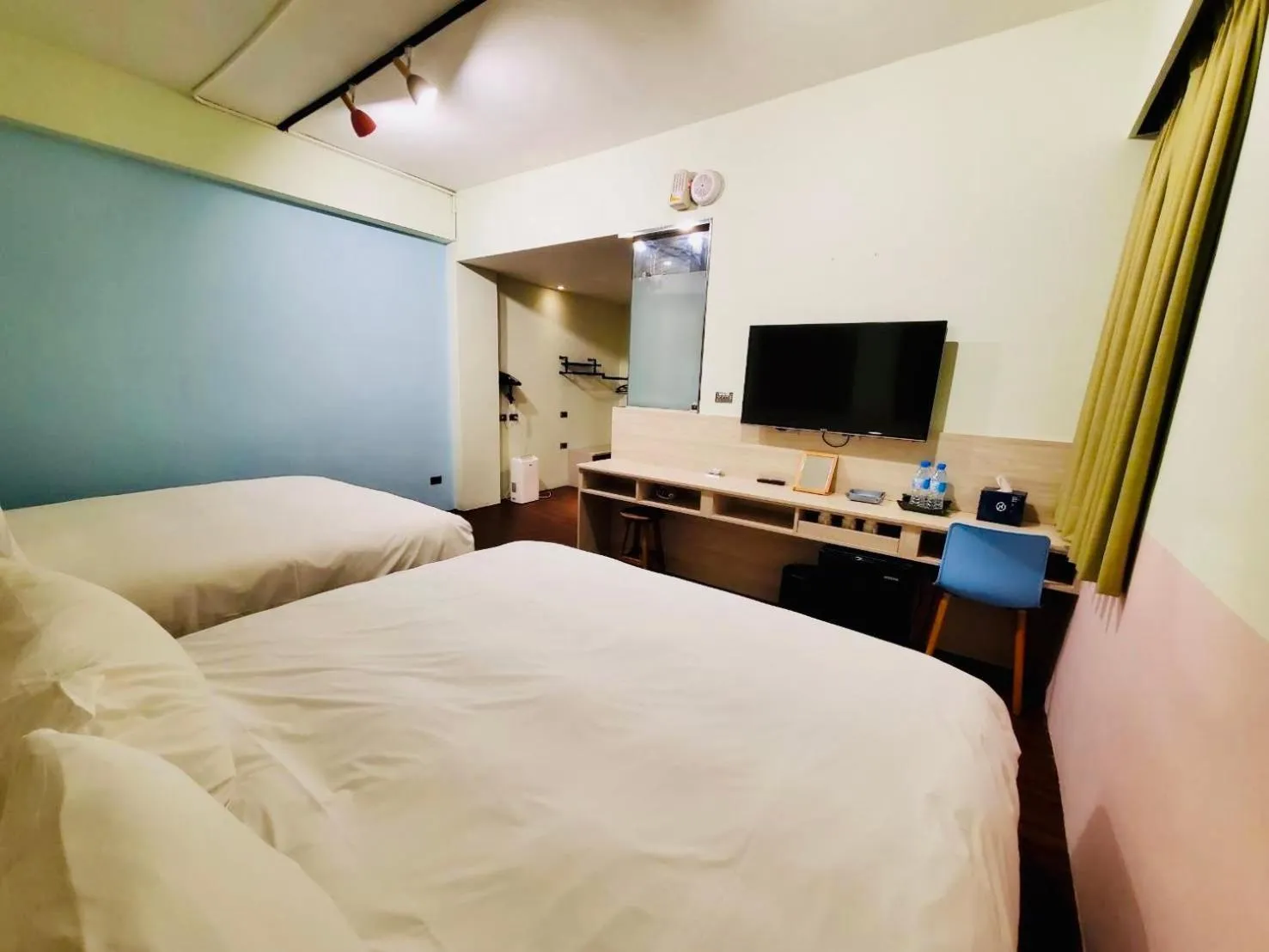 Bedroom, Bed in Slow Wow Hot Spring Hotel