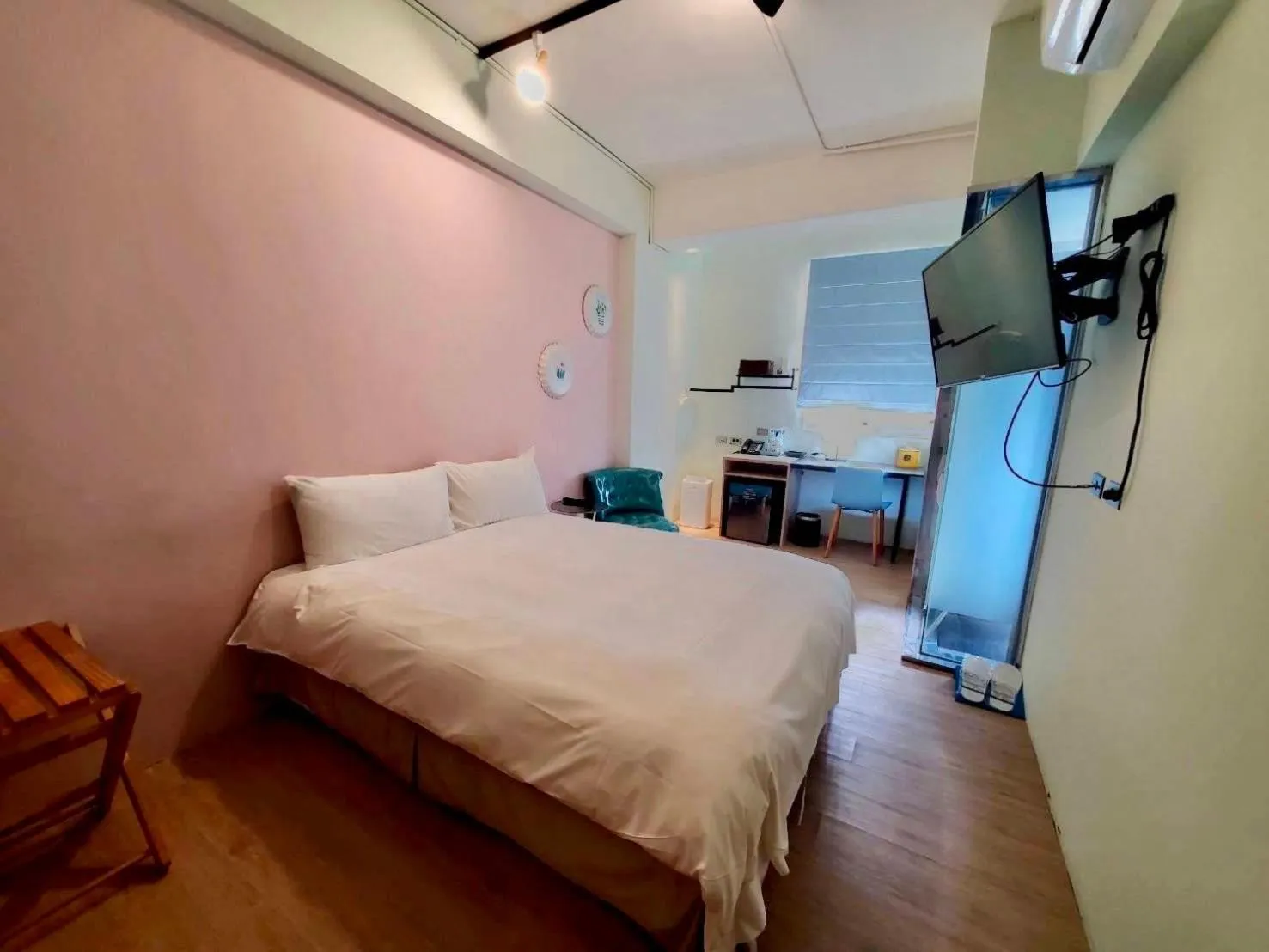 Bedroom, Bed in Slow Wow Hot Spring Hotel