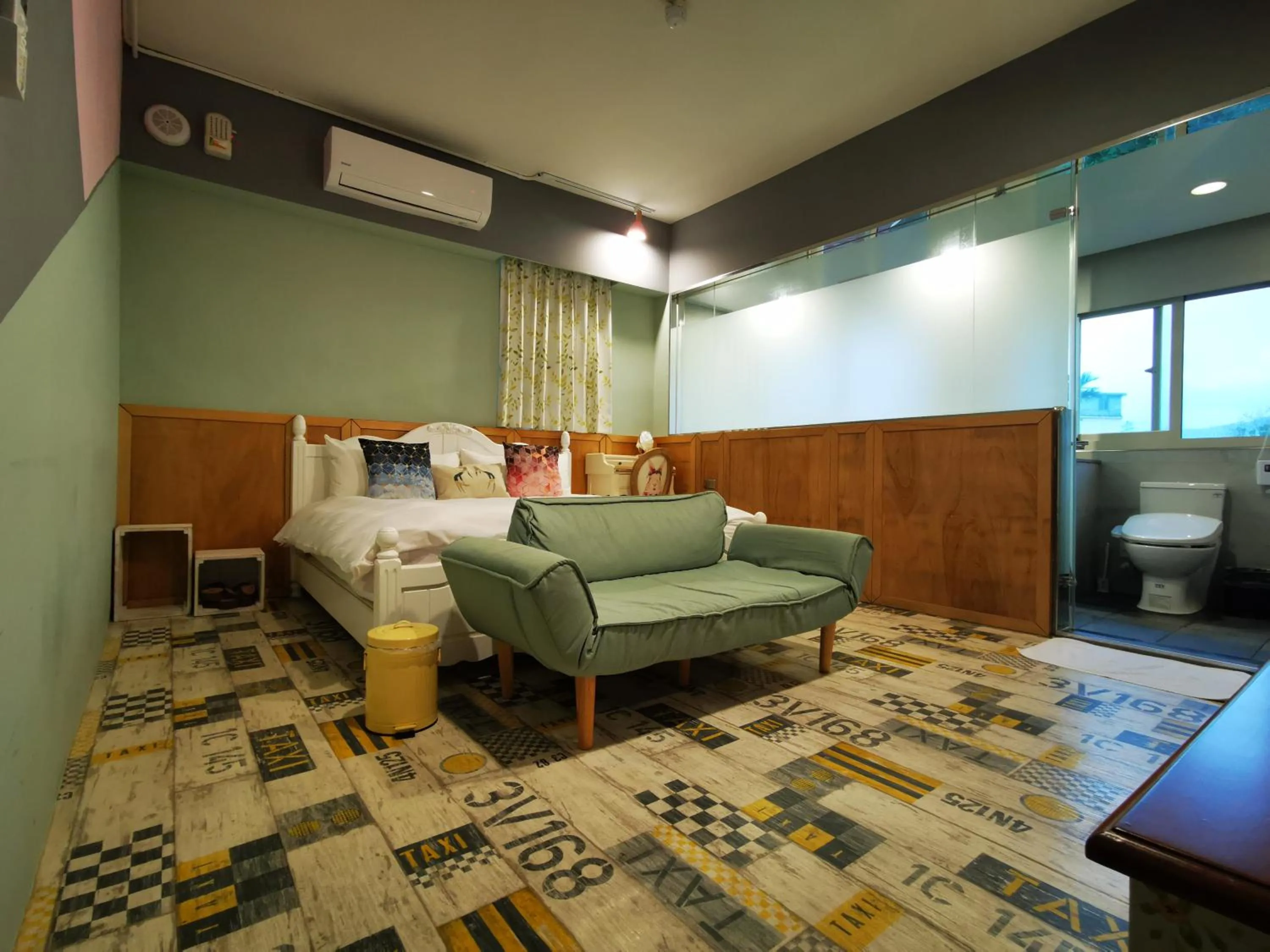 Photo of the whole room, Bed in Slow Wow Hot Spring Hotel