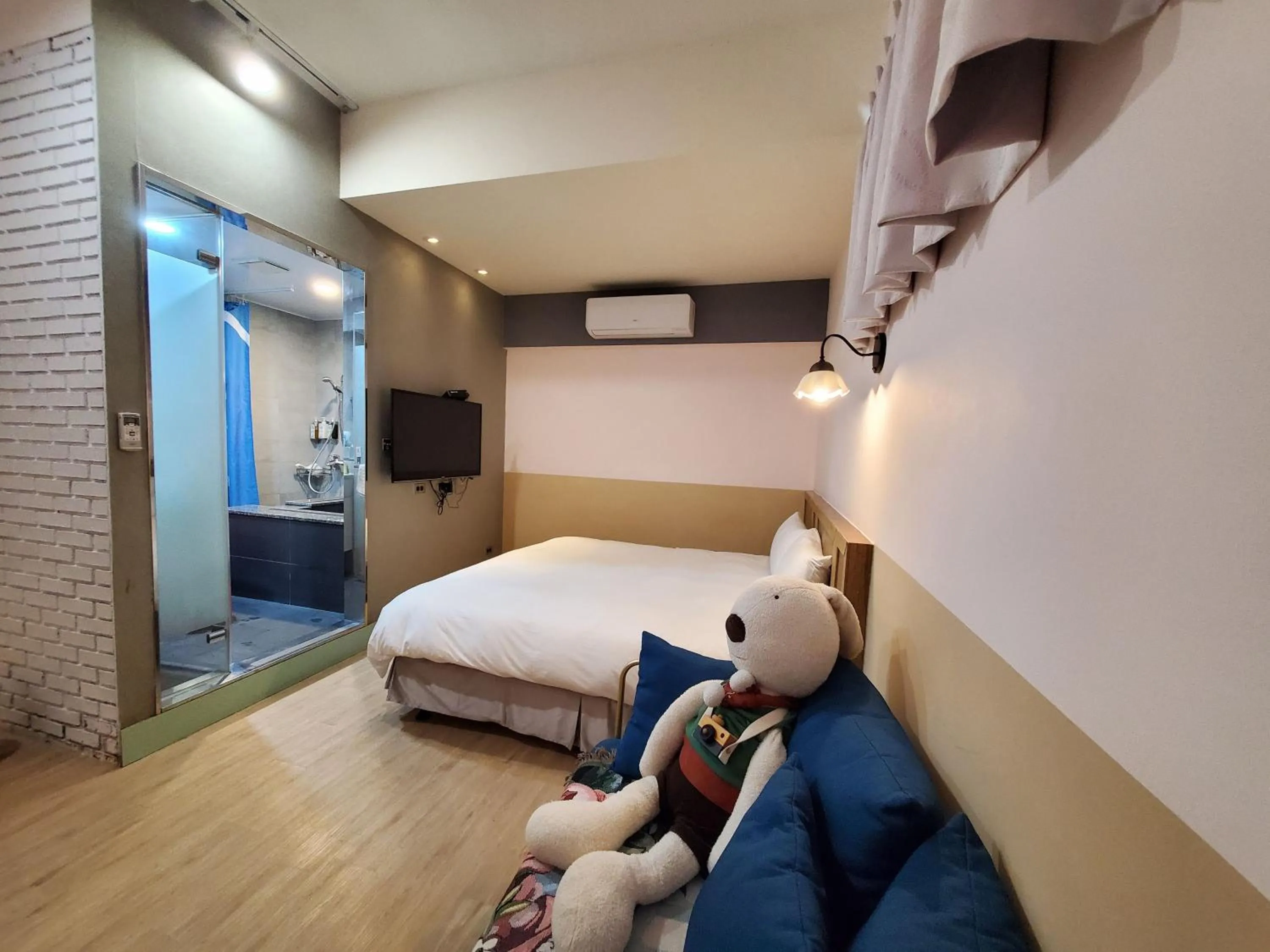 Bedroom, Bed in Slow Wow Hot Spring Hotel