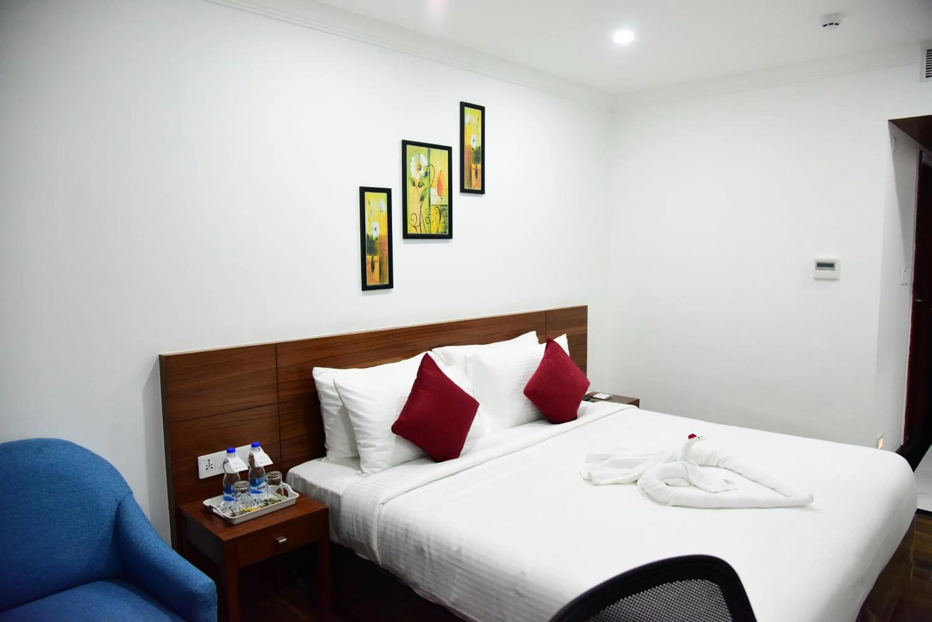 cot, Bed in The Royal Comfort