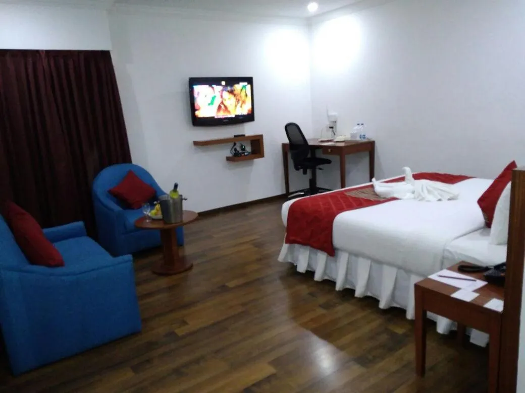 Bedroom, Bed in The Royal Comfort