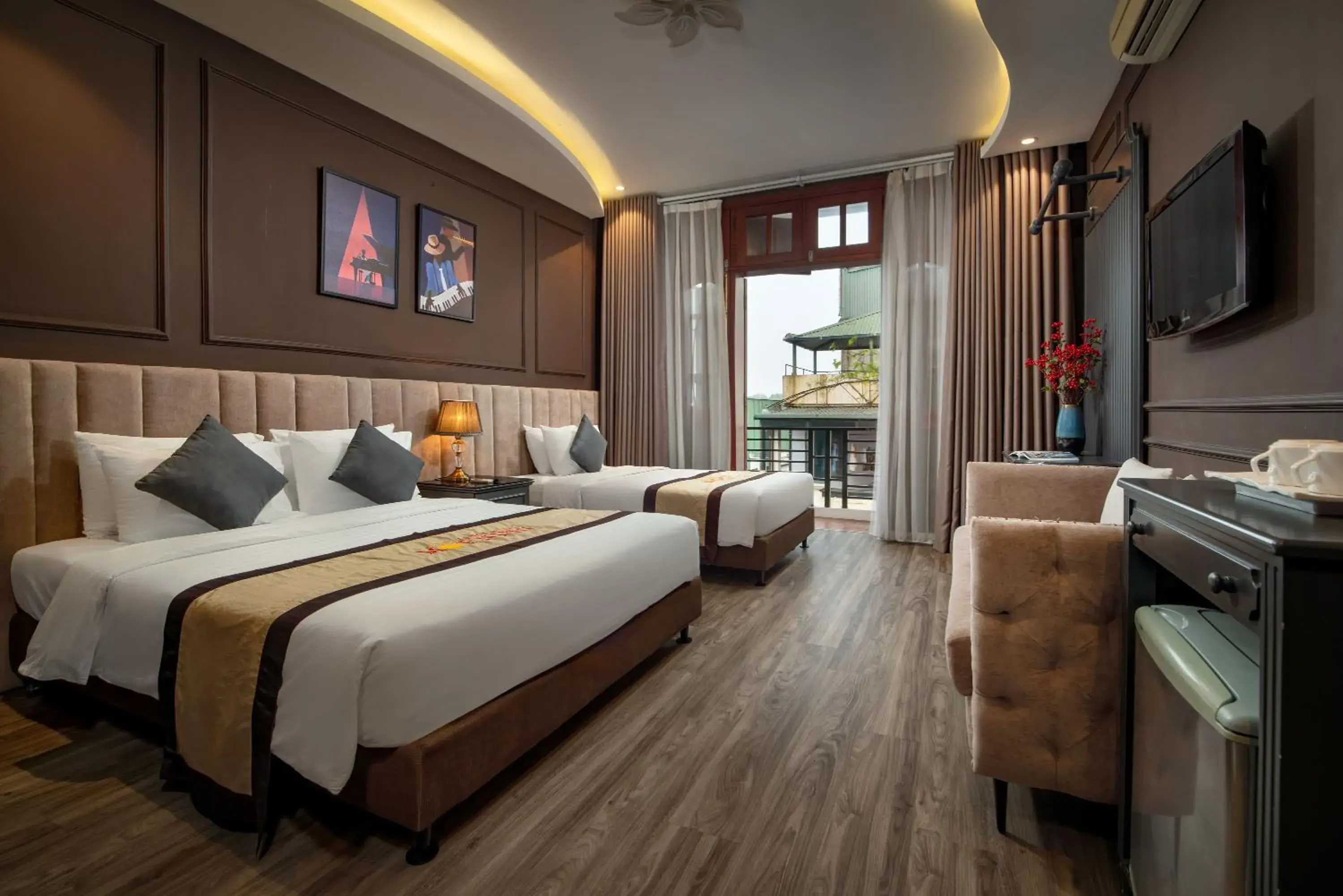 Triple Room with Balcony in Hanoi Morning Hotel Triple Room with Balcony in Hanoi Morning Hotel