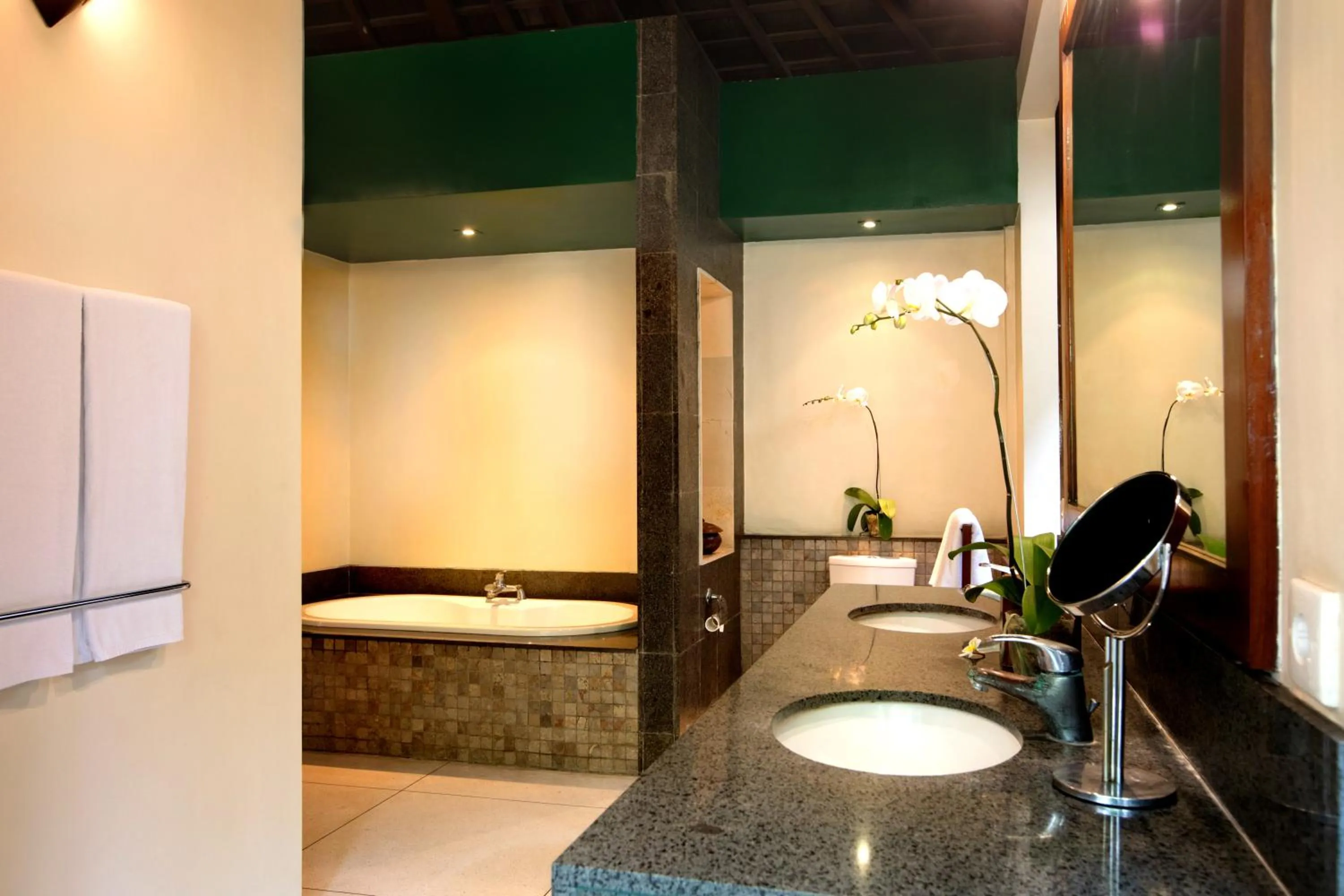 Shower in Nomad Hub Canggu Bali