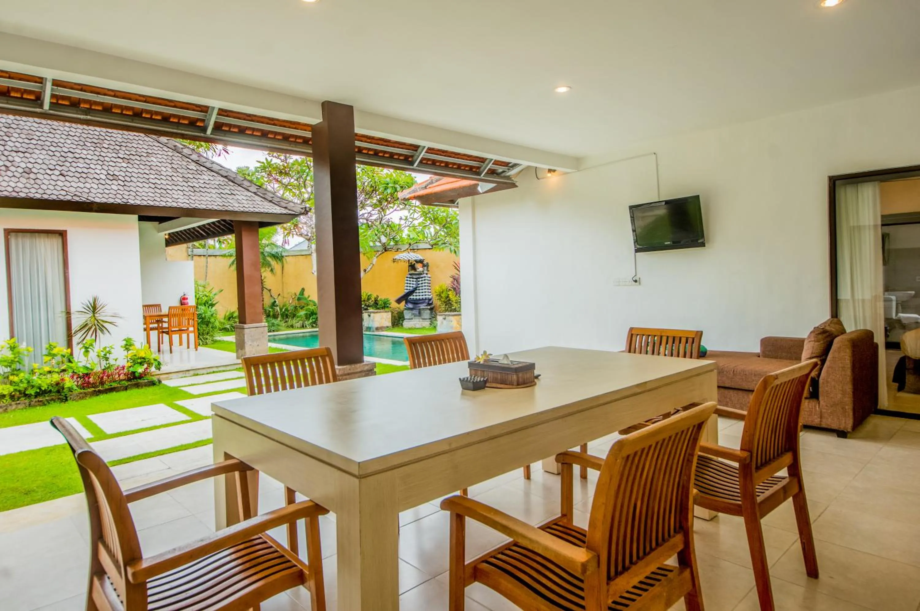 Dining area in Nomad Hub Canggu Bali