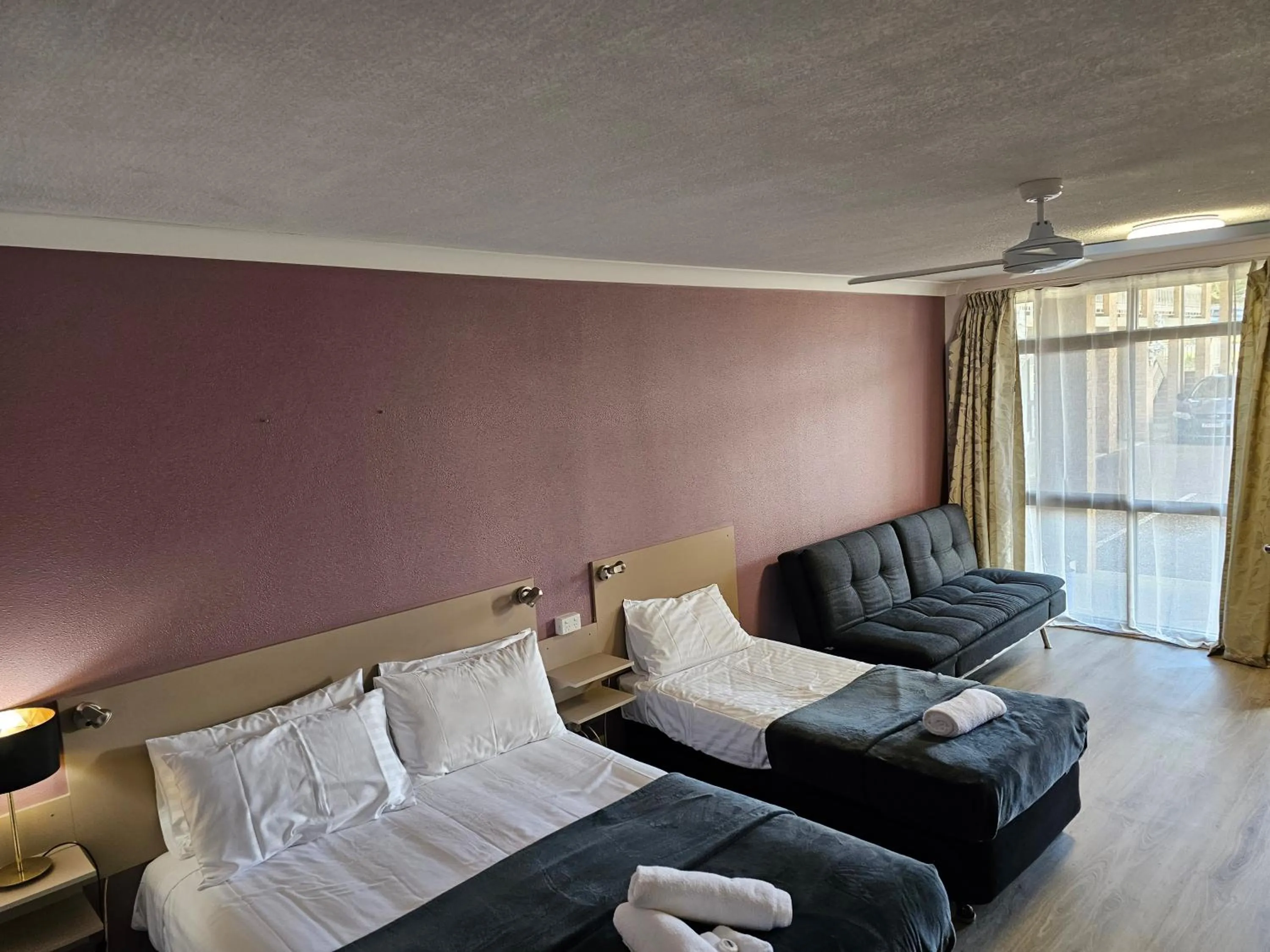 air conditioner, Bed in Cumberland Motor Inn