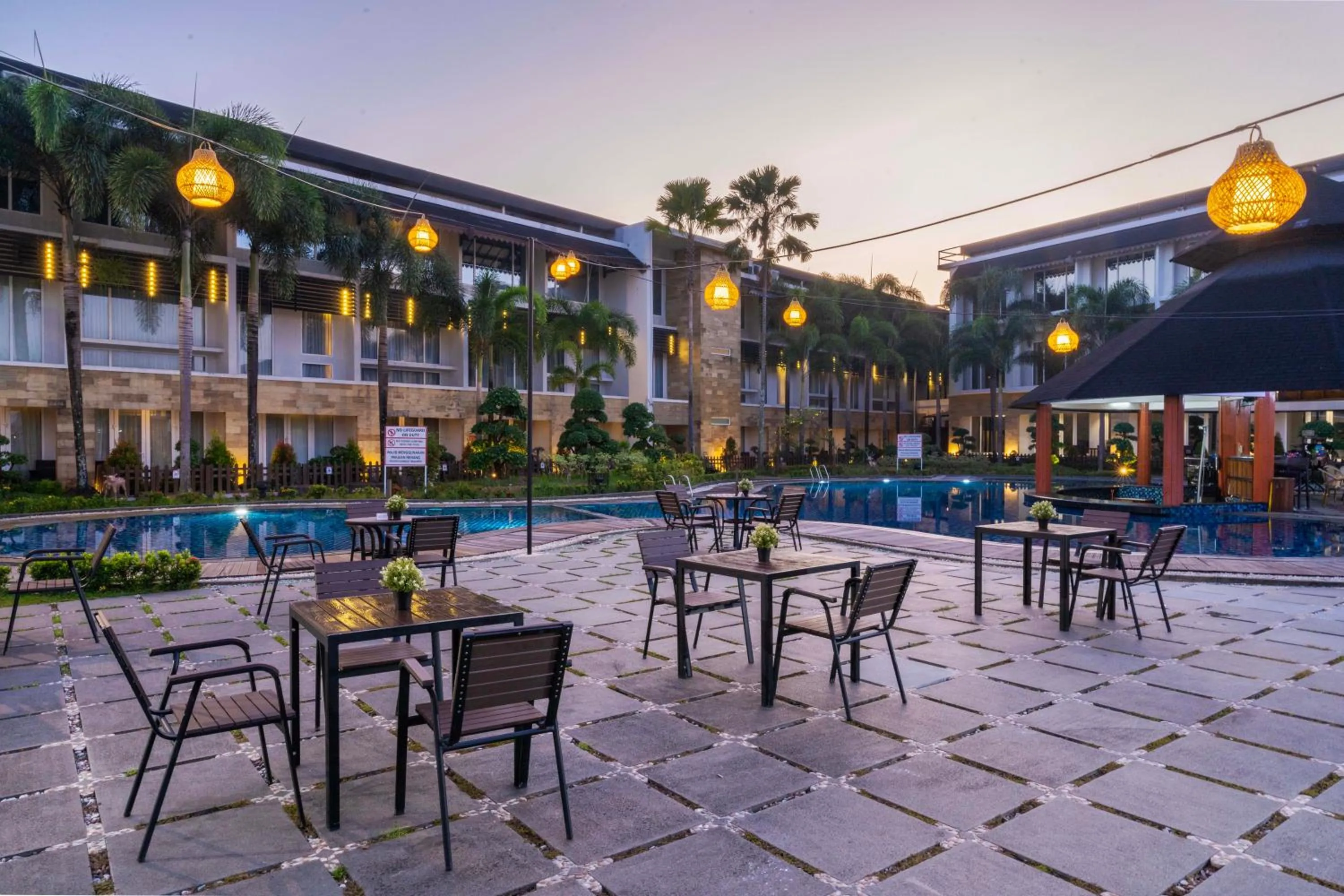 Swimming pool in Swiss-Belhotel Borneo Banjarmasin