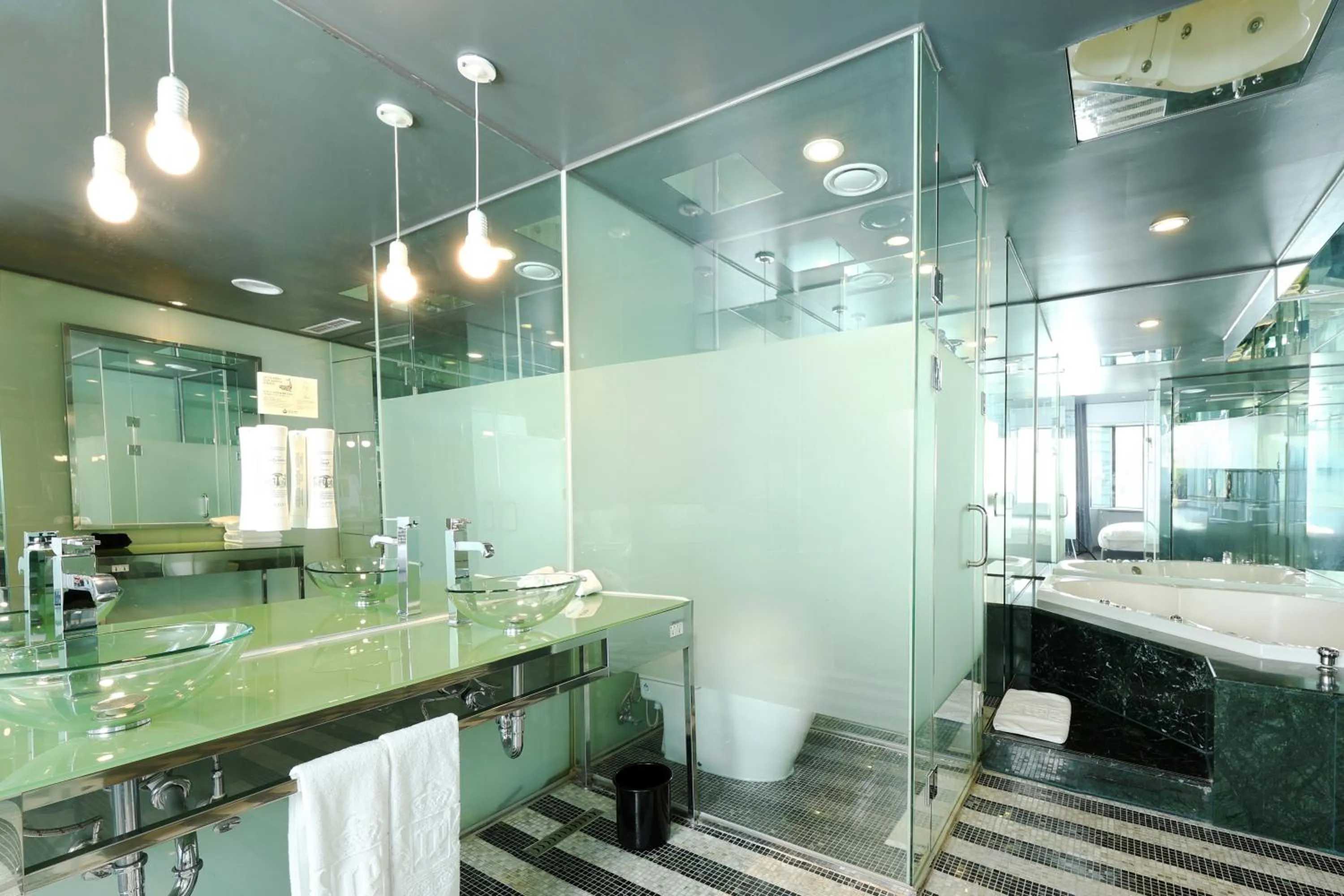 Bathroom in Imperial Palace Boutique Hotel Itaewon - Renovated in 2025