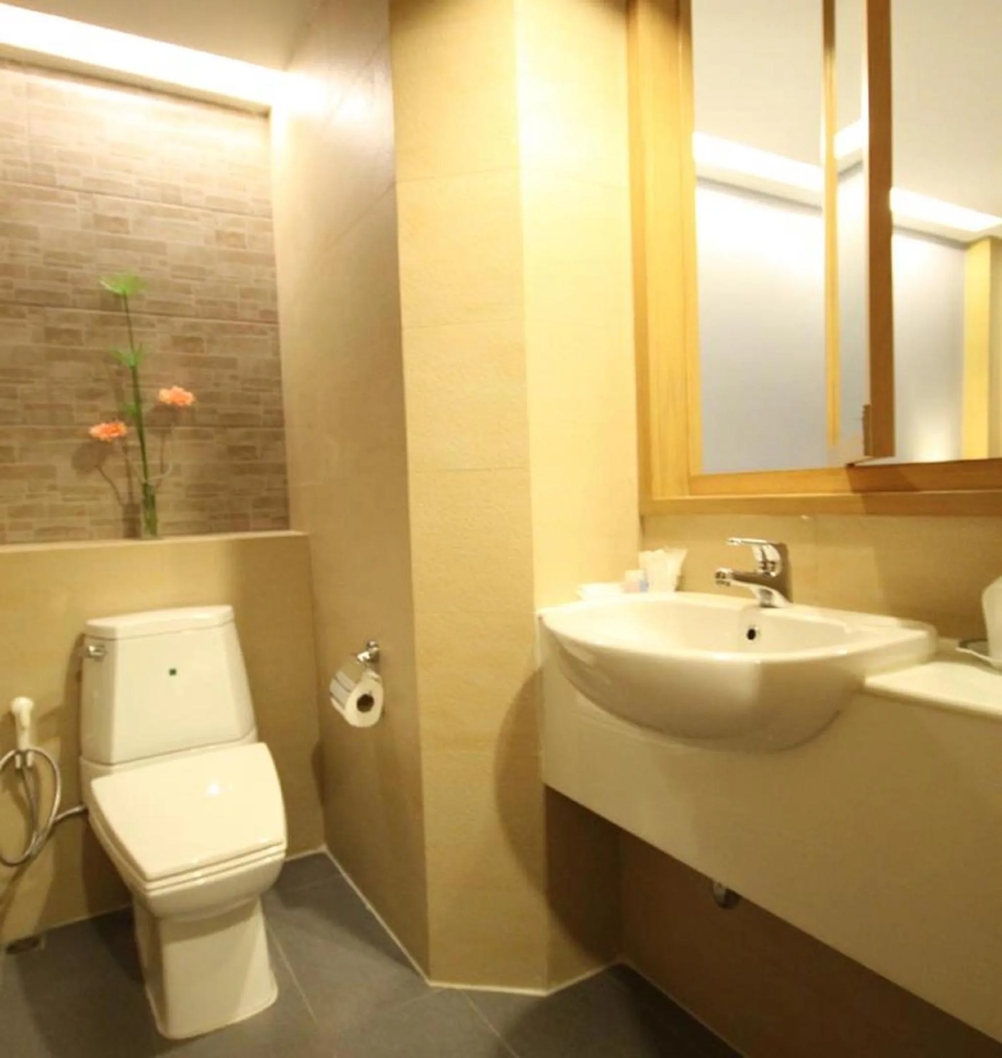 Toilet in Windmill Resort Hotel Pattaya