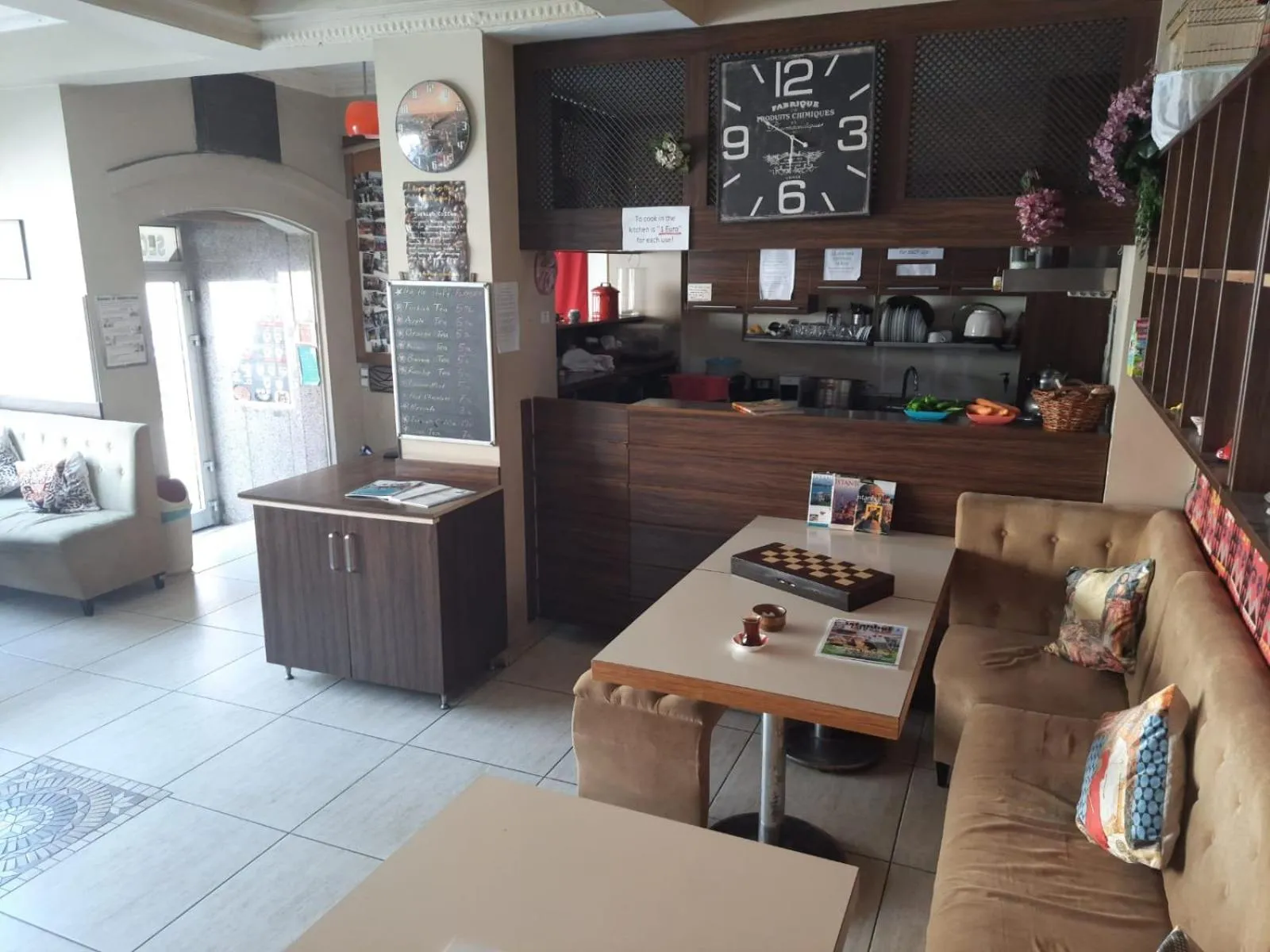 Kitchen or kitchenette in Second Home Hostel