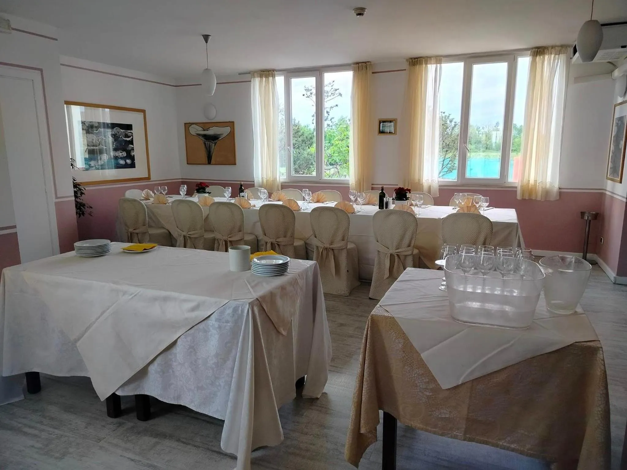 Restaurant/places to eat in Hotel Sporting