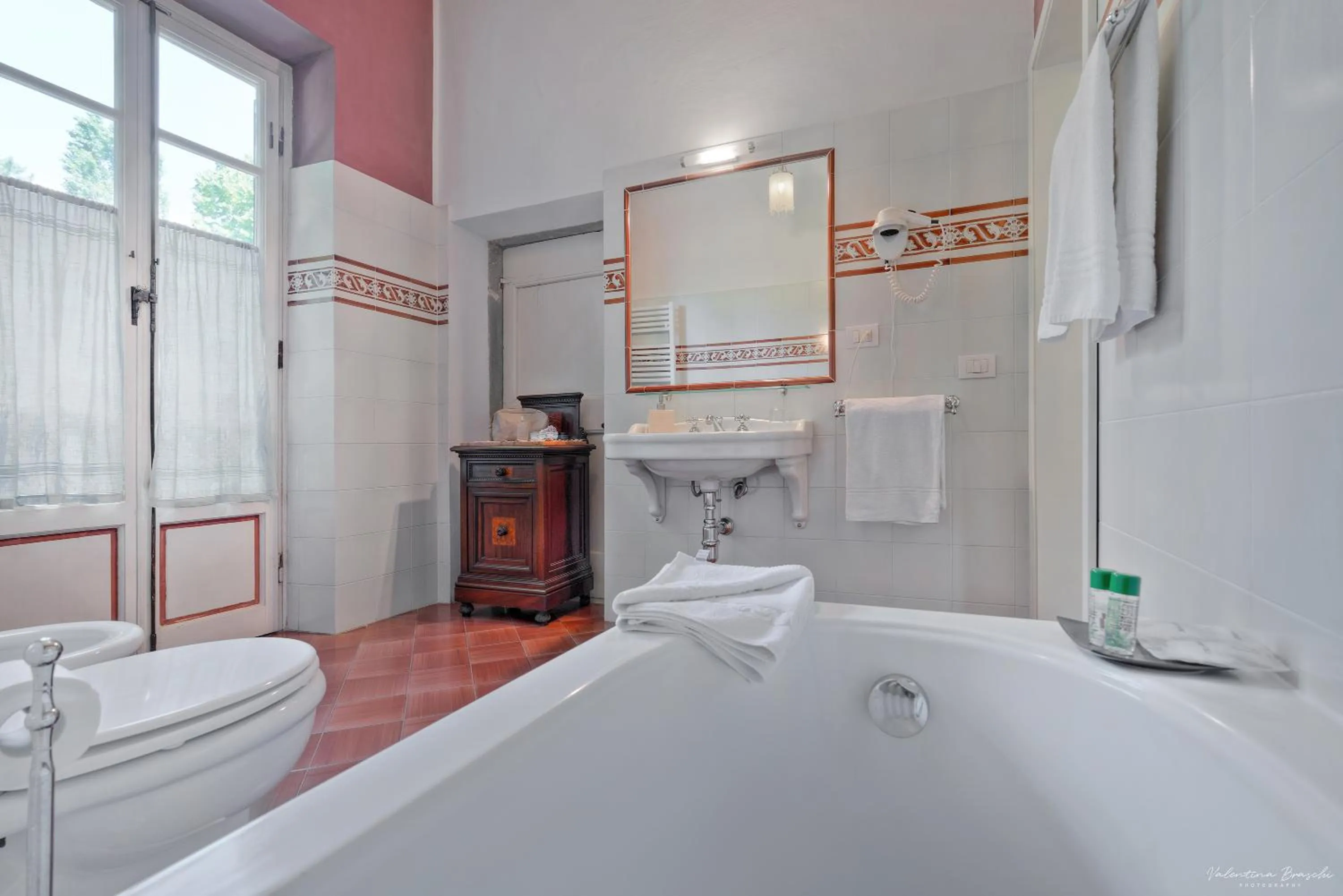 Toilet in Villa Ape Rosa Relais