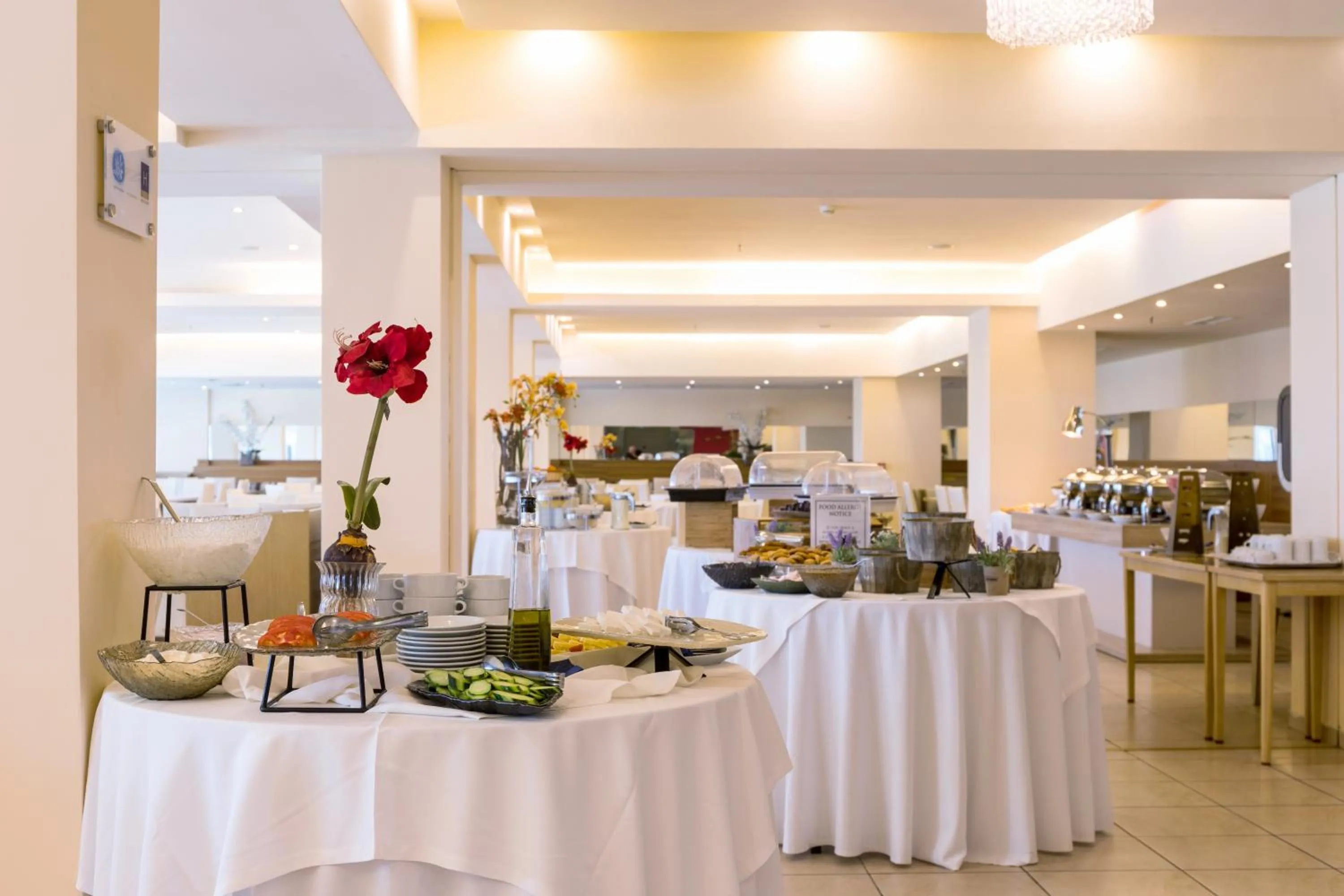 Restaurant/places to eat in Ariti Grand Hotel