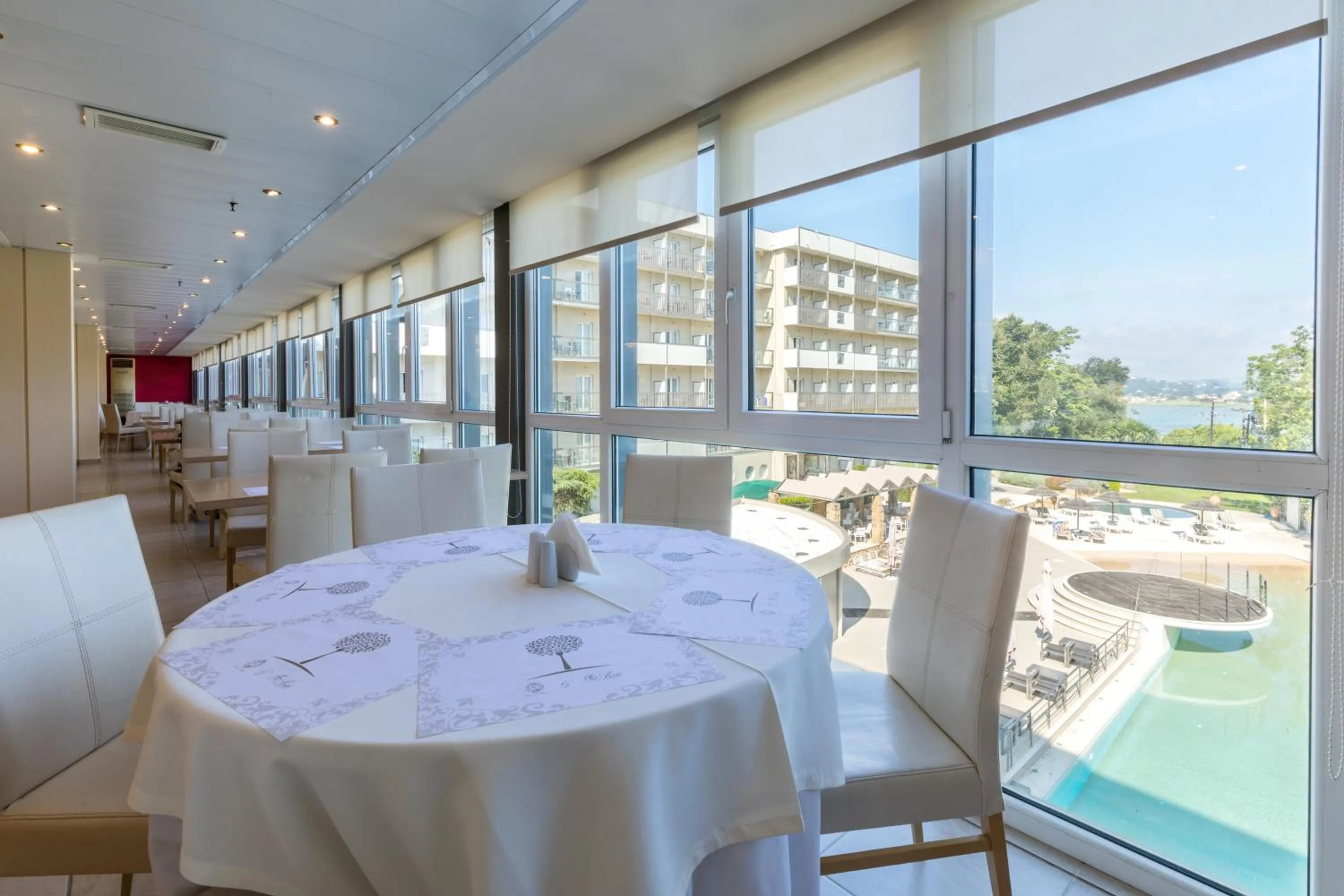 Restaurant/places to eat in Ariti Grand Hotel