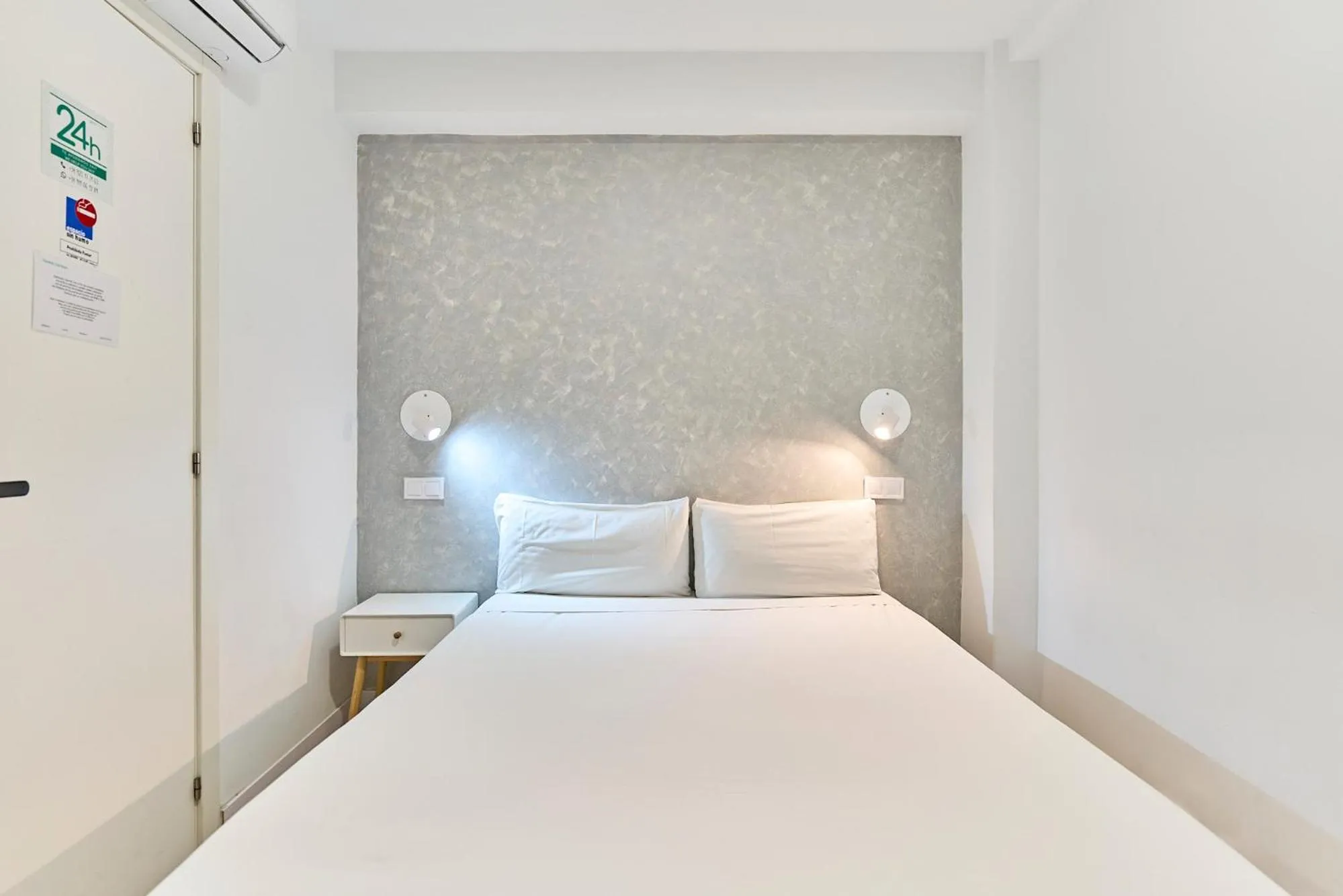 Bed in Hostal Carmen by gaiarooms