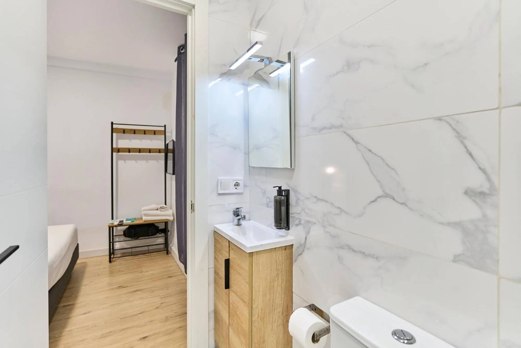 Shower in Hostal Carmen by gaiarooms