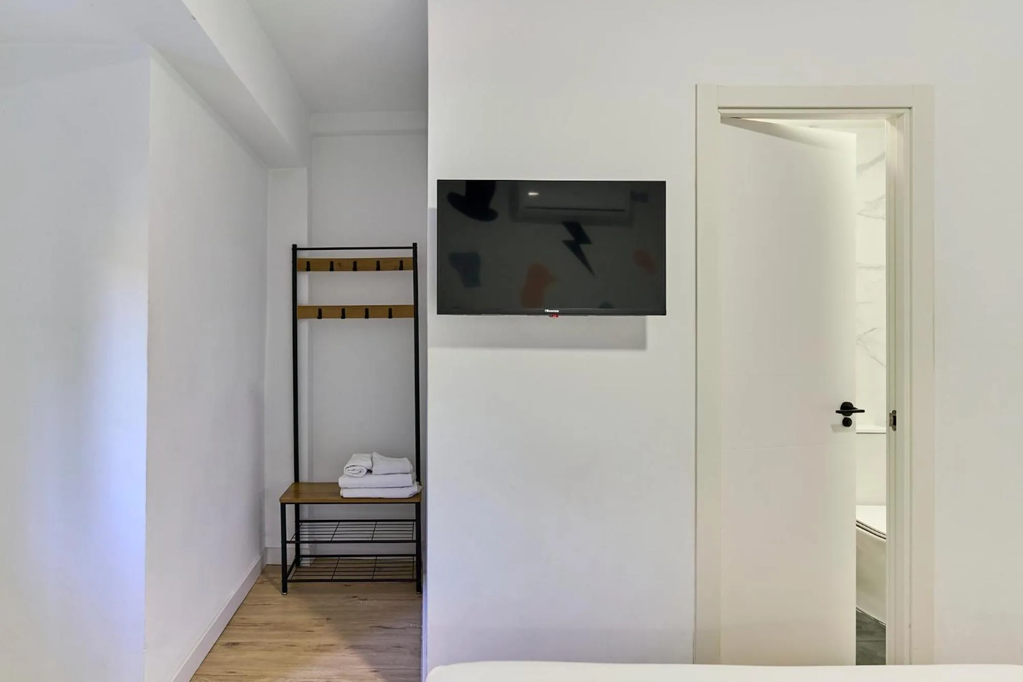 Shower, Bed in Hostal Carmen by gaiarooms