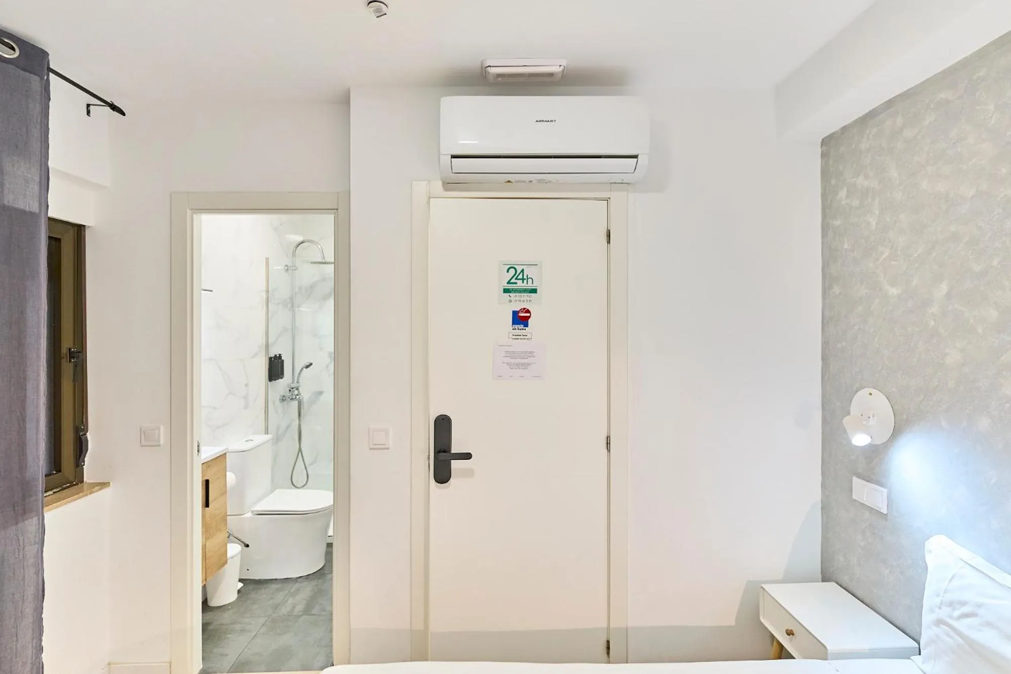 Shower in Hostal Carmen by gaiarooms