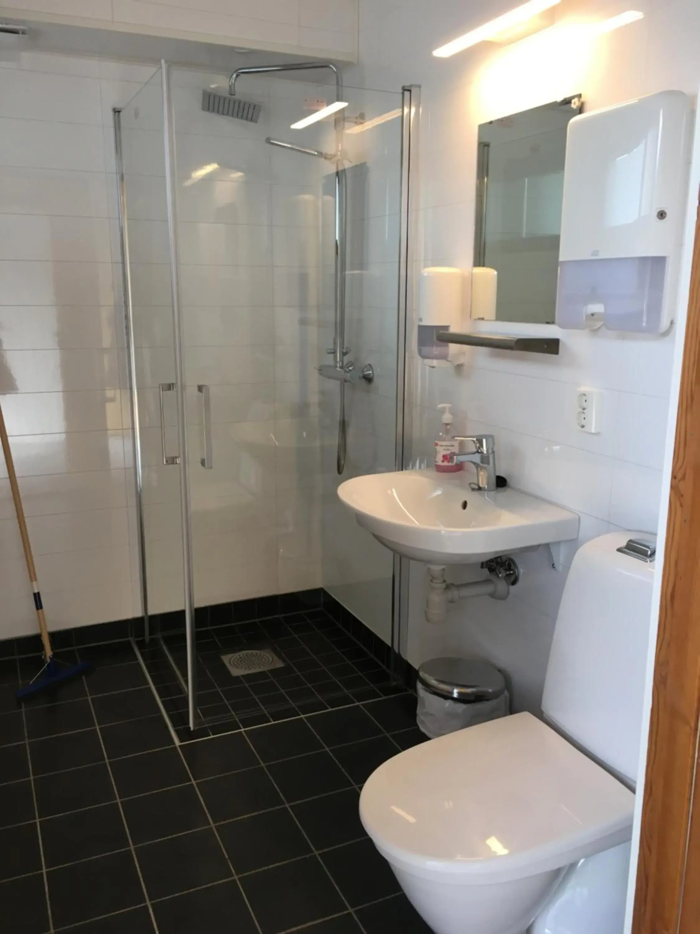 Single Room with Shared Bathroom and Free Parking - single occupancy in Sandmoen Bed & Breakfast, Free Parking Single Room with Shared Bathroom and Free Parking - single occupancy in Sandmoen Bed & Breakfast, Free Parking