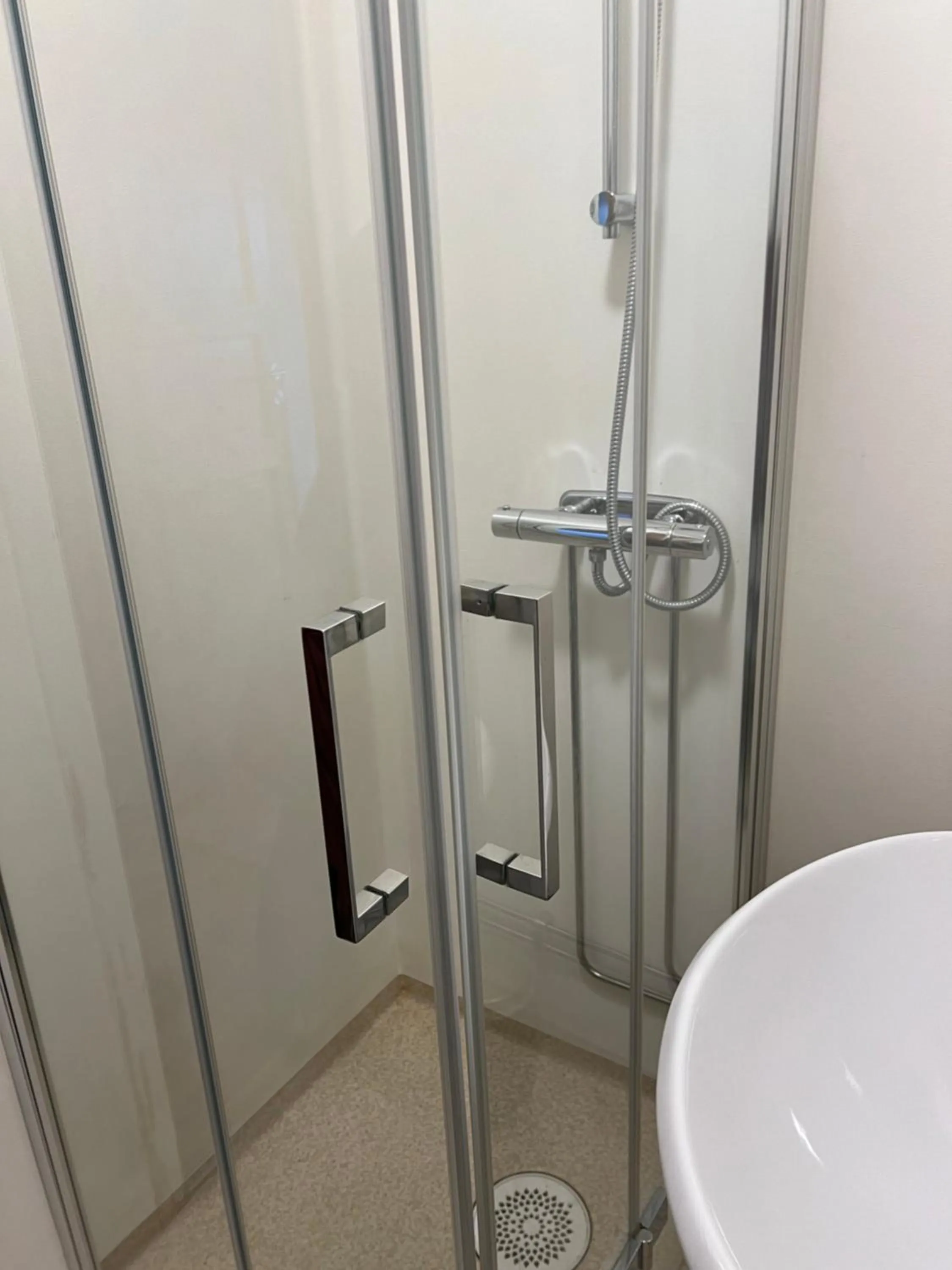 Shower in Sandmoen Bed & Breakfast, Free Parking