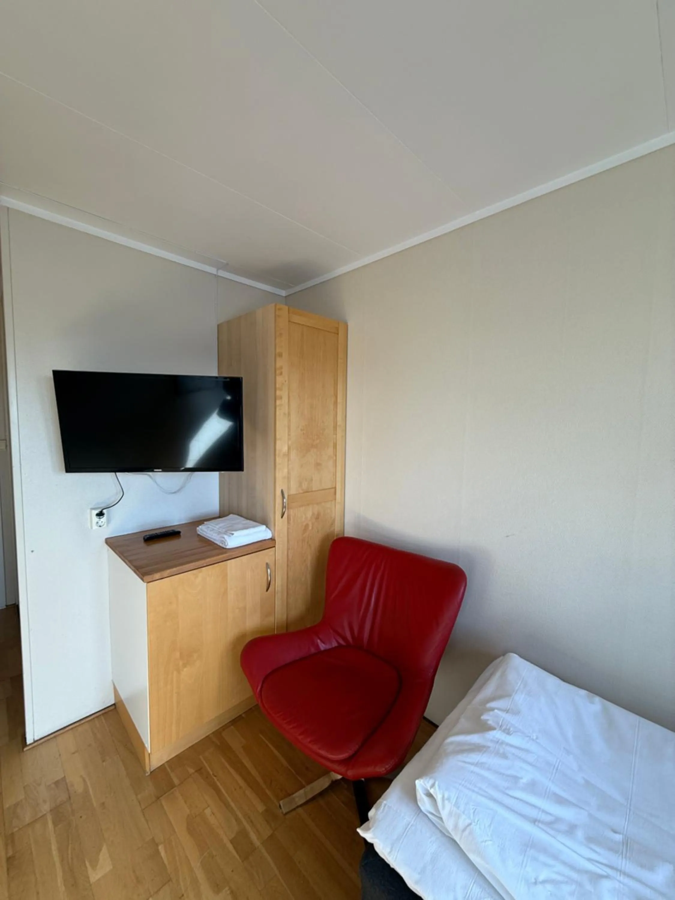 TV and multimedia, Bed in Sandmoen Bed & Breakfast, Free Parking