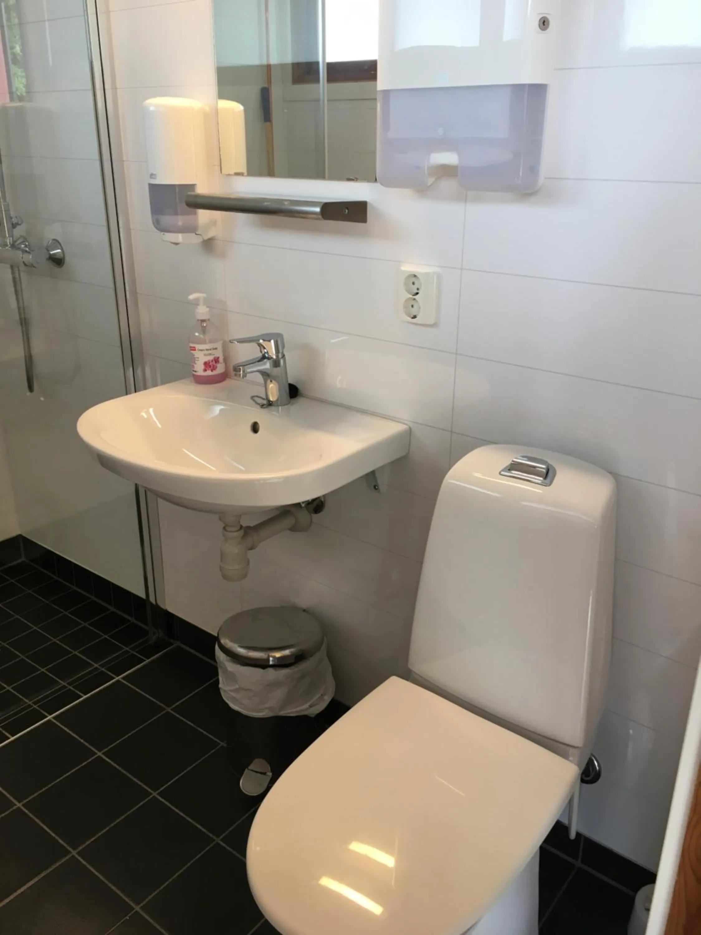 Shower in Sandmoen Bed & Breakfast, Free Parking