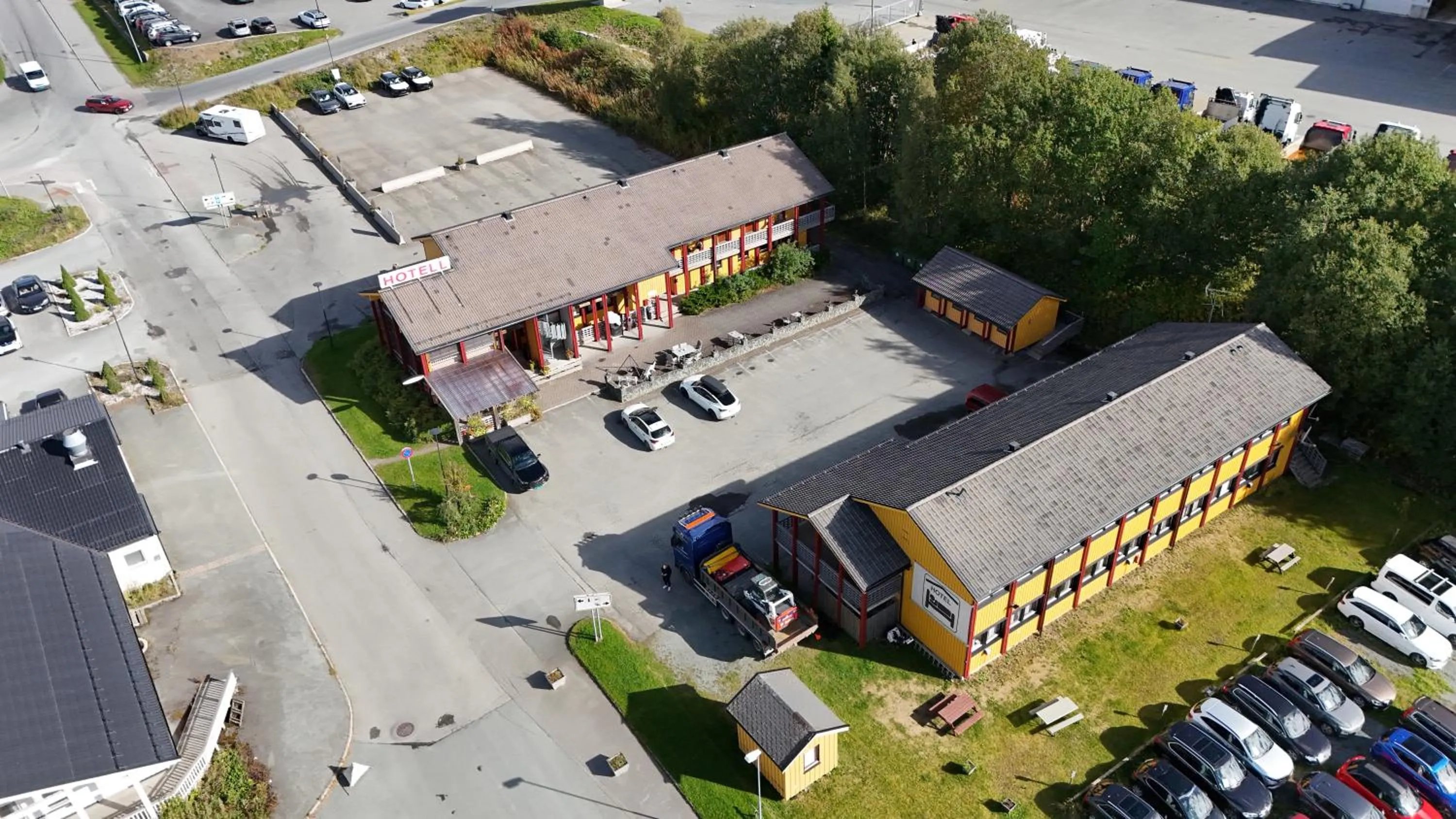 Property building in Sandmoen Bed & Breakfast, Free Parking