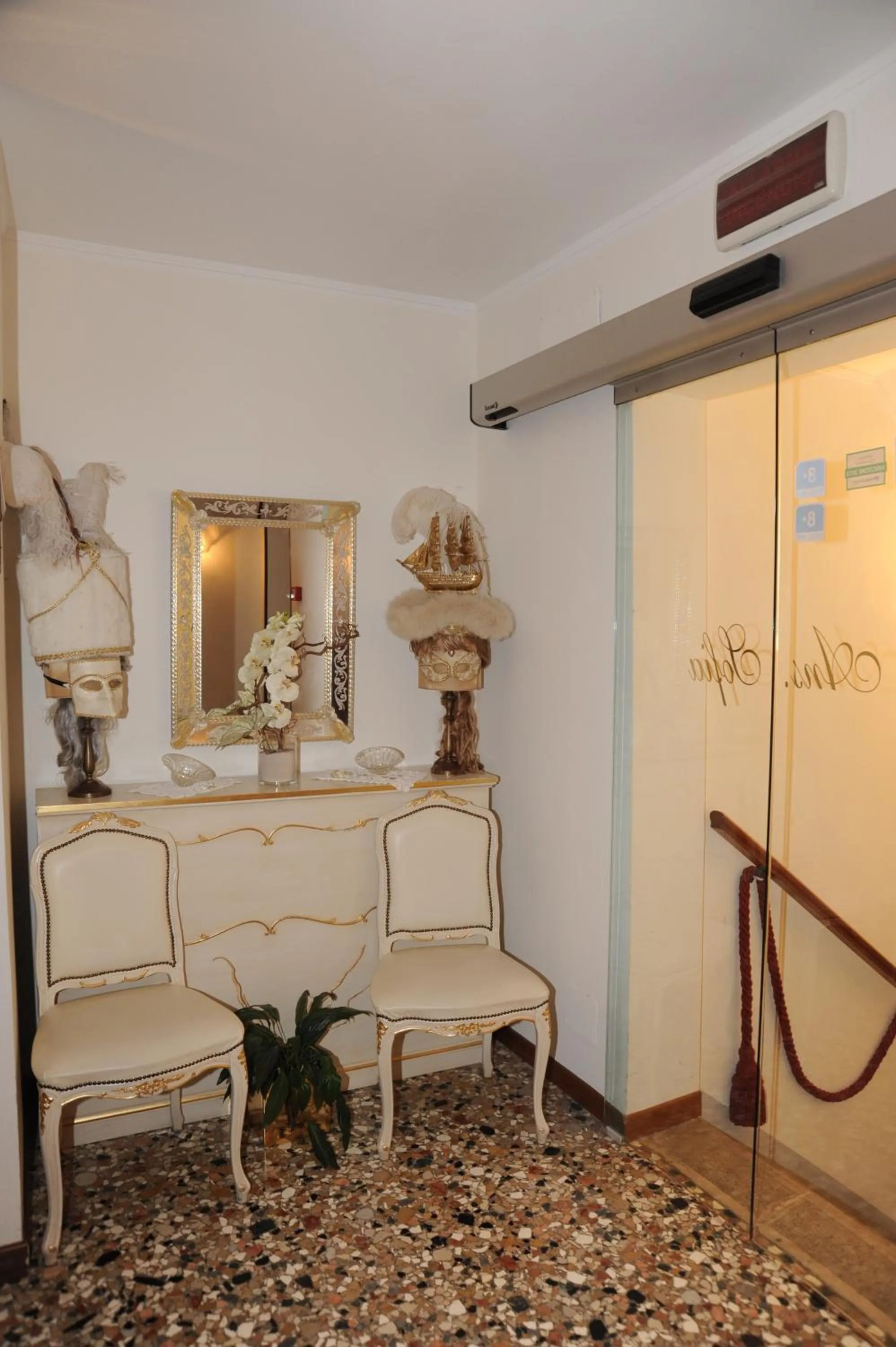 Decorative detail in Alloggi Santa Sofia