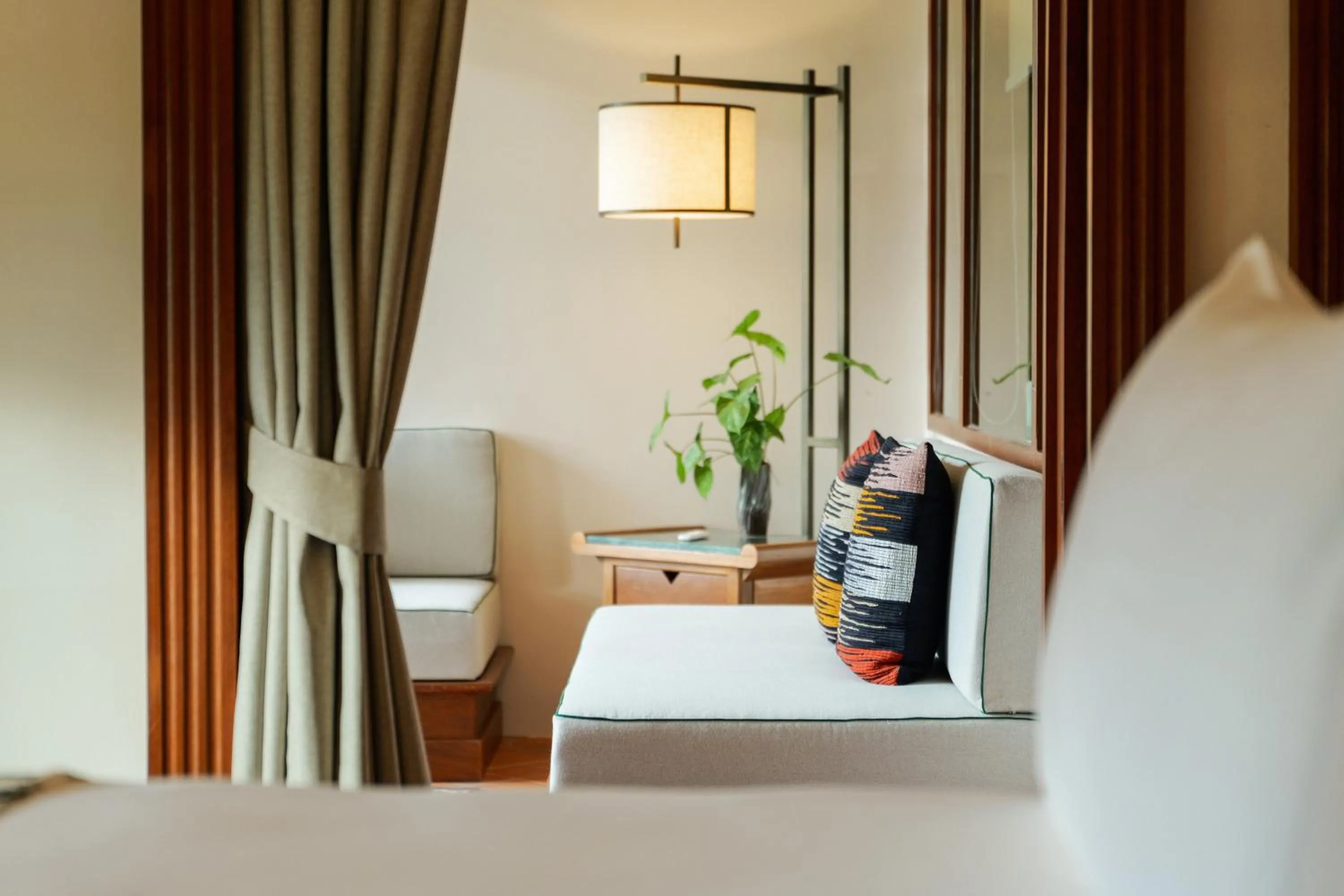 Seating area, Bed in La Résidence Phou Vao