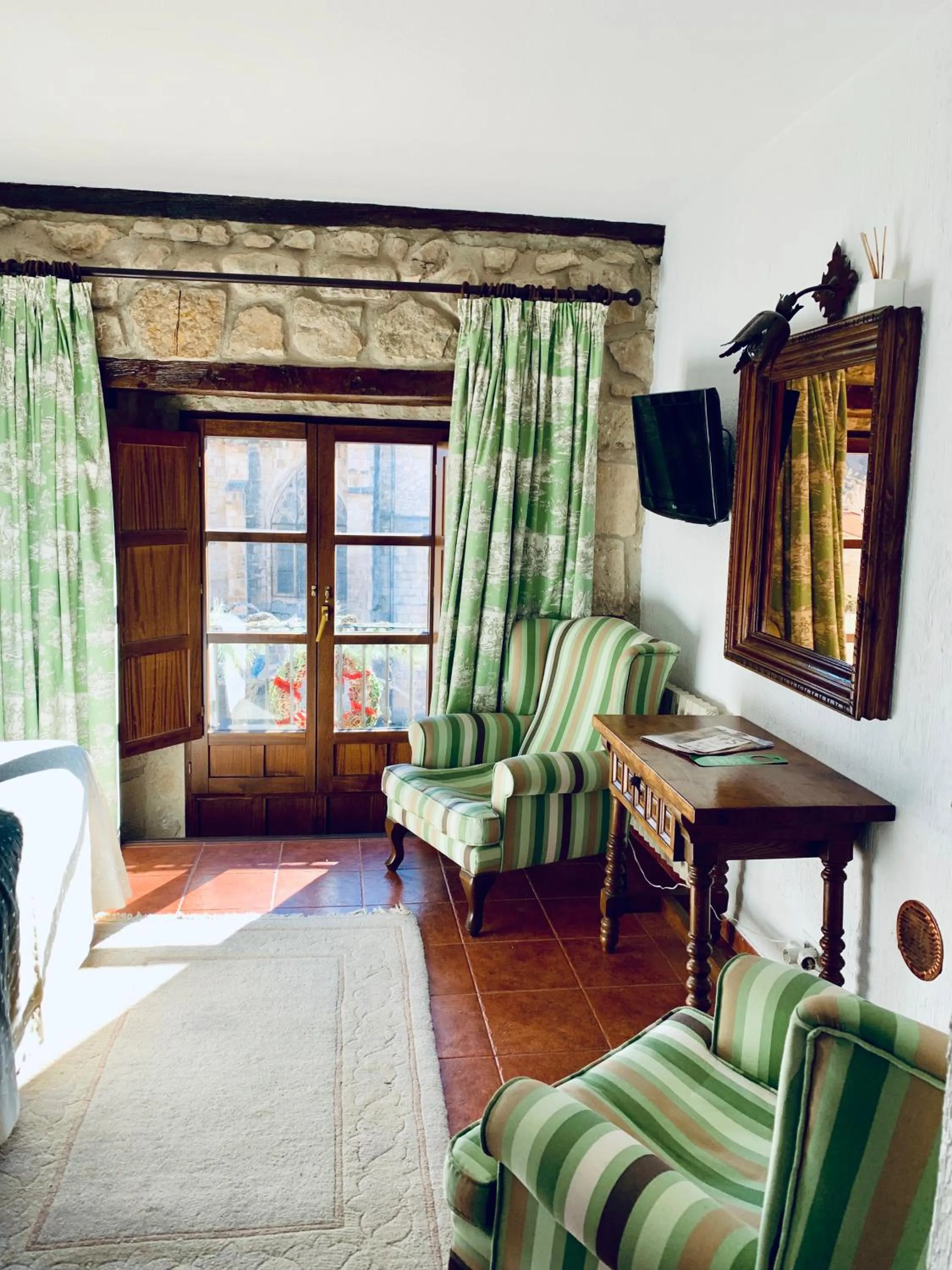 Living room in Hotel Tres Coronas de Silos