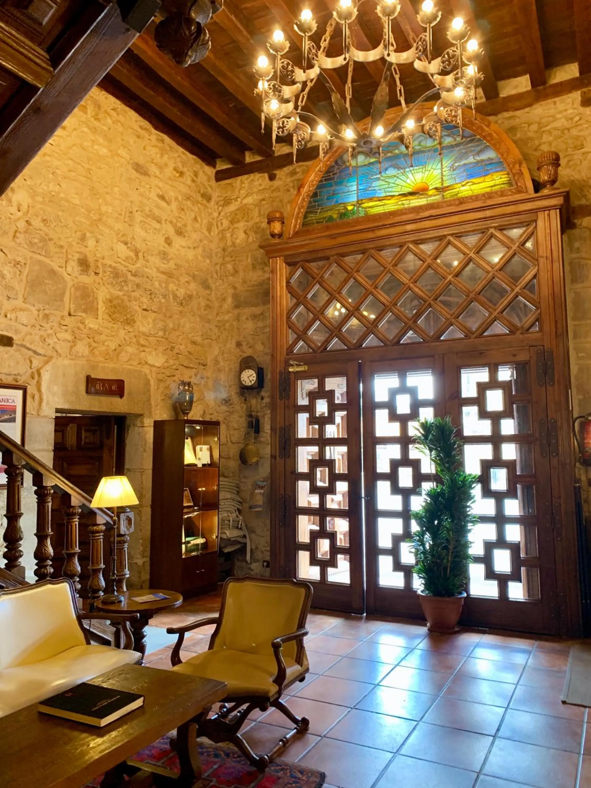 Lobby or reception in Hotel Tres Coronas de Silos