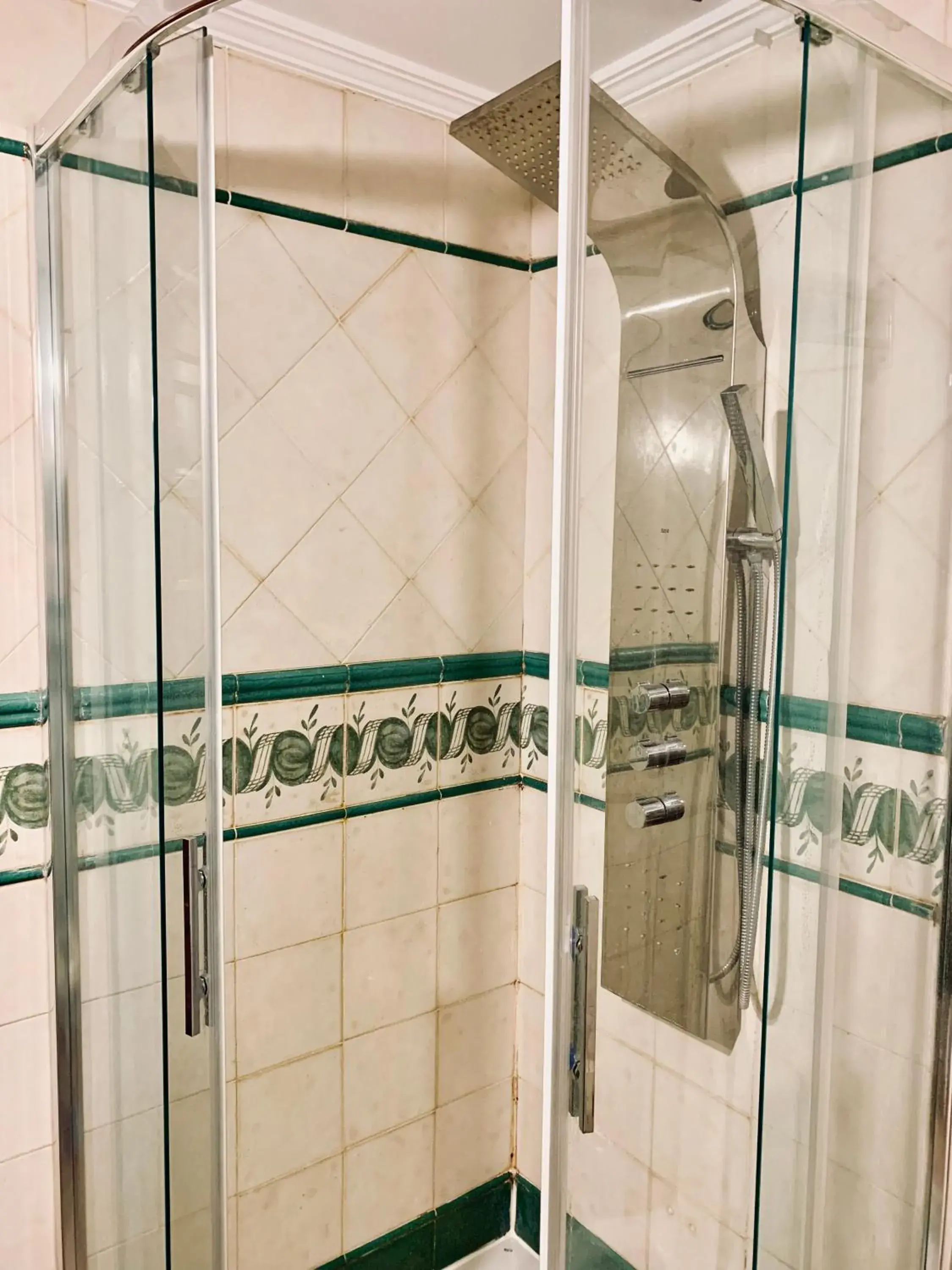 Standard Double or Twin Room in Hotel Tres Coronas de Silos Standard Double or Twin Room in Hotel Tres Coronas de Silos