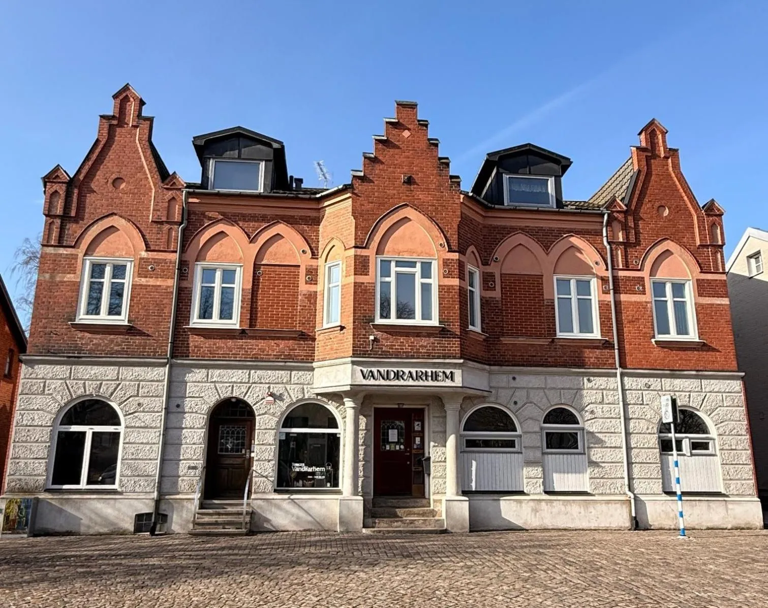 Facade/entrance in Torget Vandrarhem