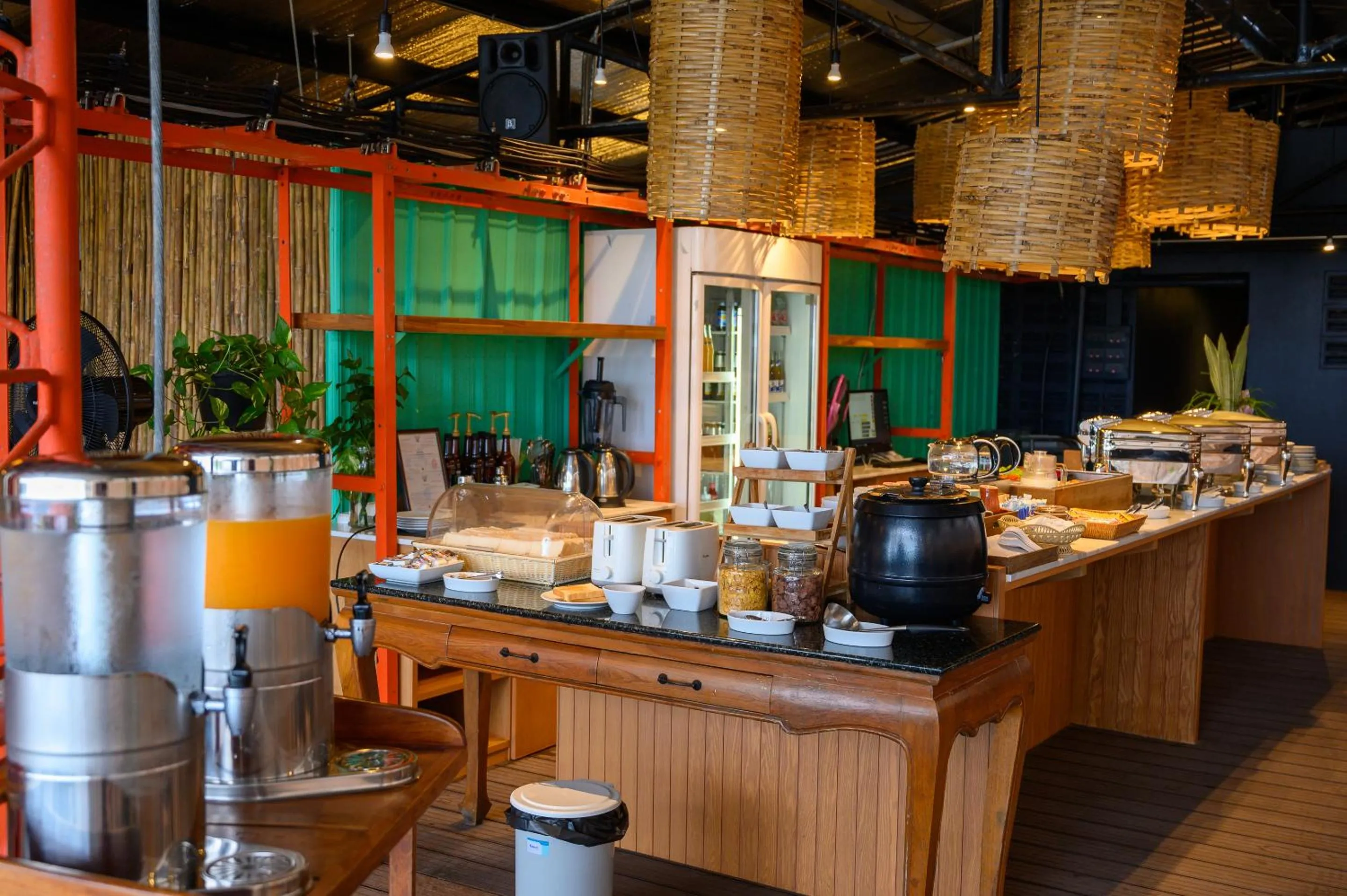 Restaurant/Places to Eat in Quarter 09 Beach