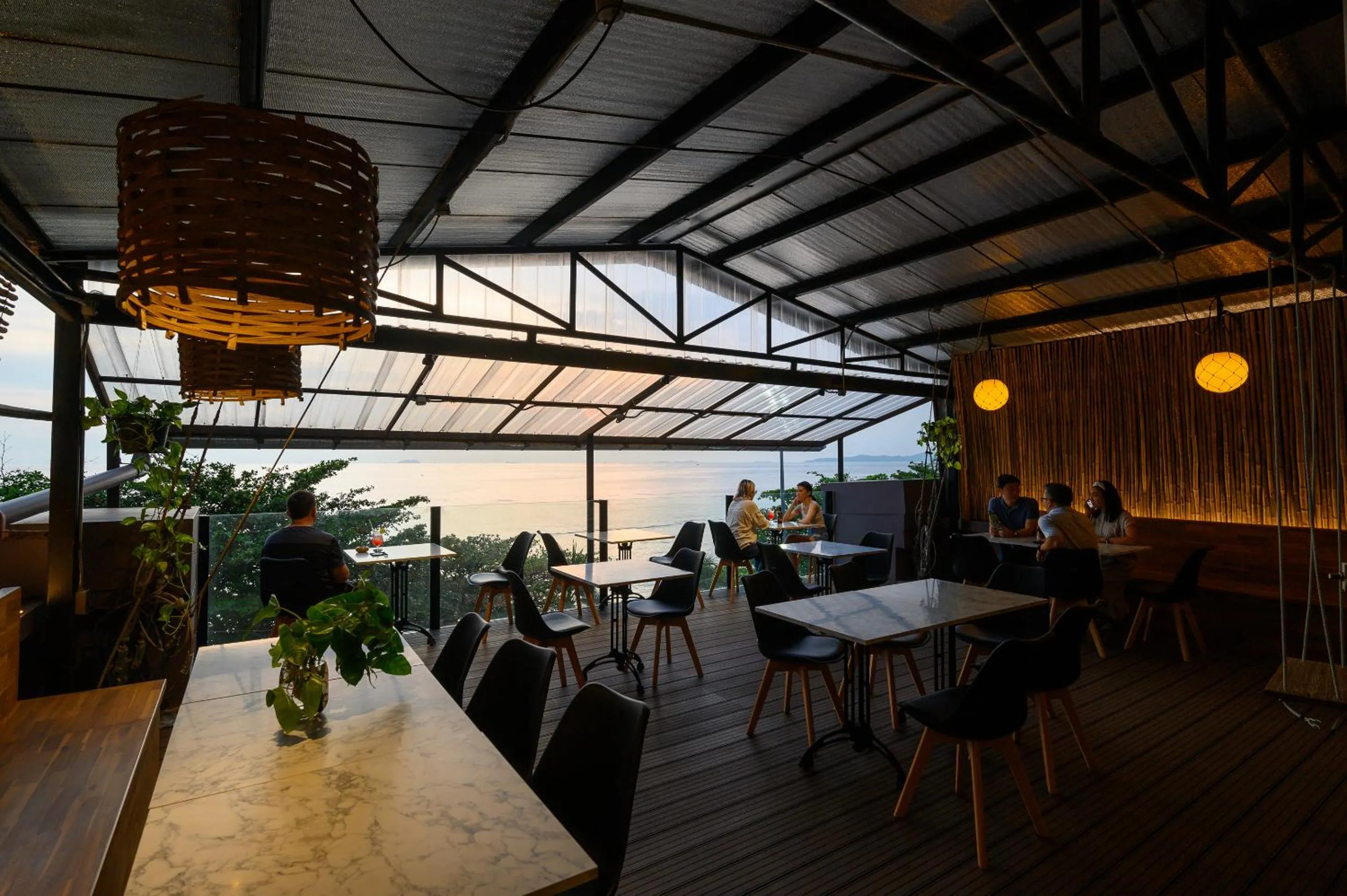 Restaurant/Places to Eat in Quarter 09 Beach