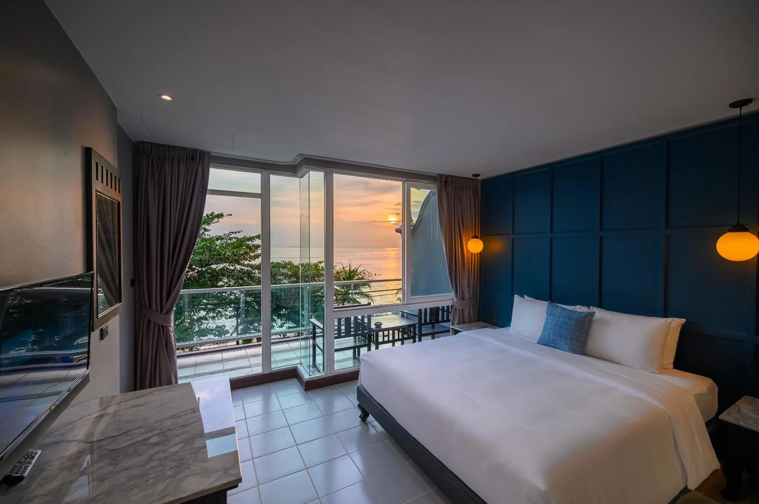 Photo of the whole room in Quarter 09 Beach