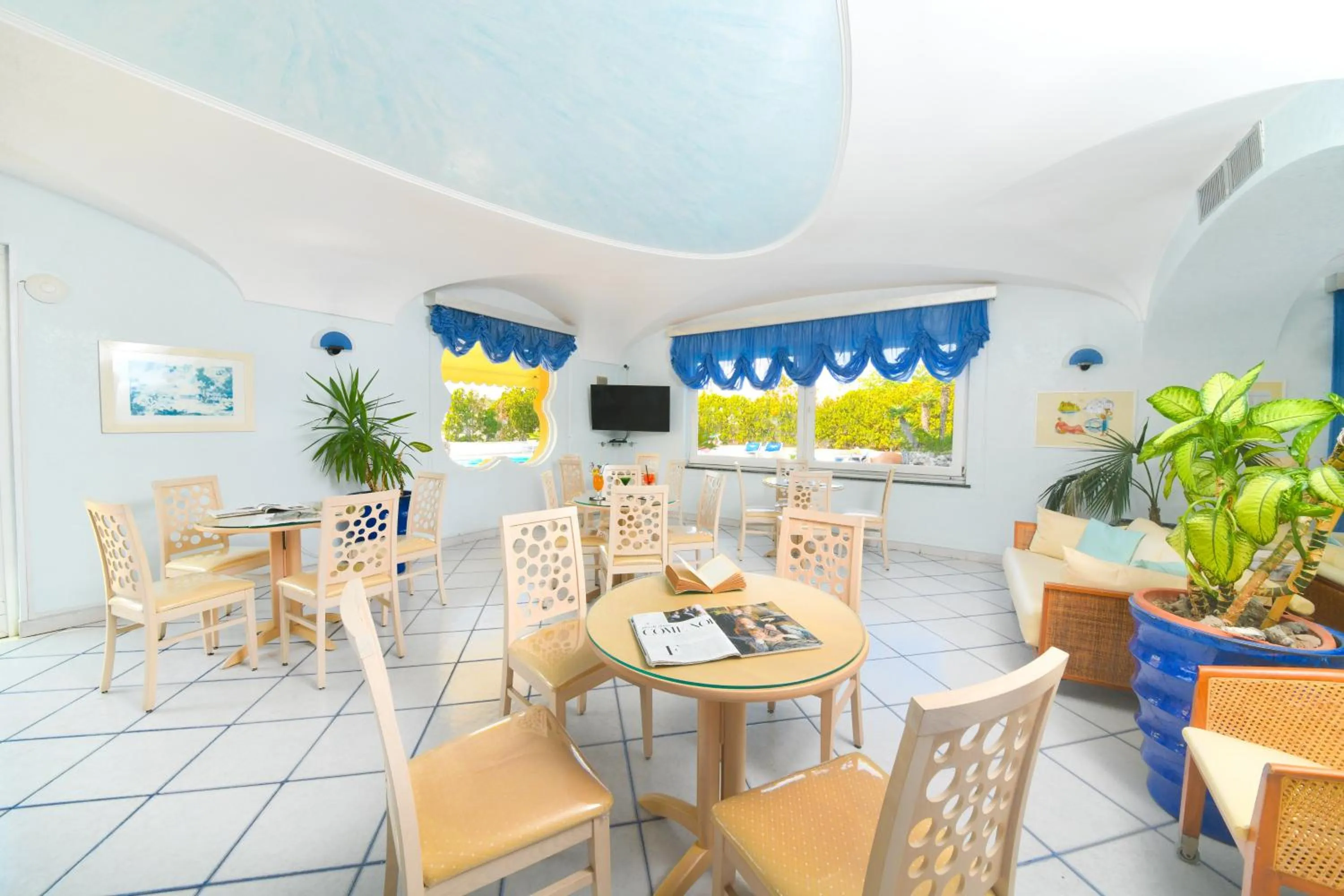 Communal lounge/ TV room in Hotel Felix Terme