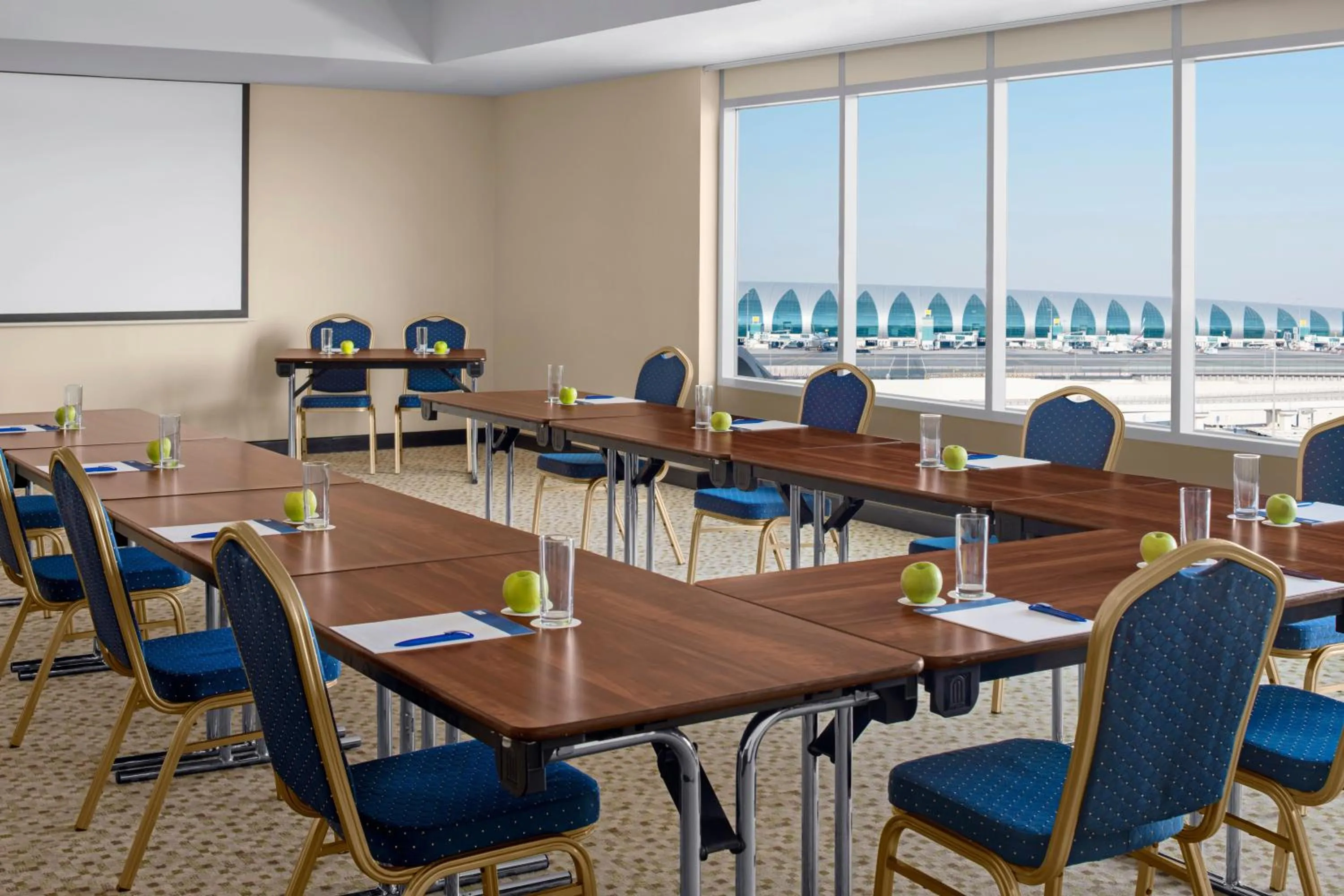 Meeting/conference room in Holiday Inn Express Dubai Airport by IHG
