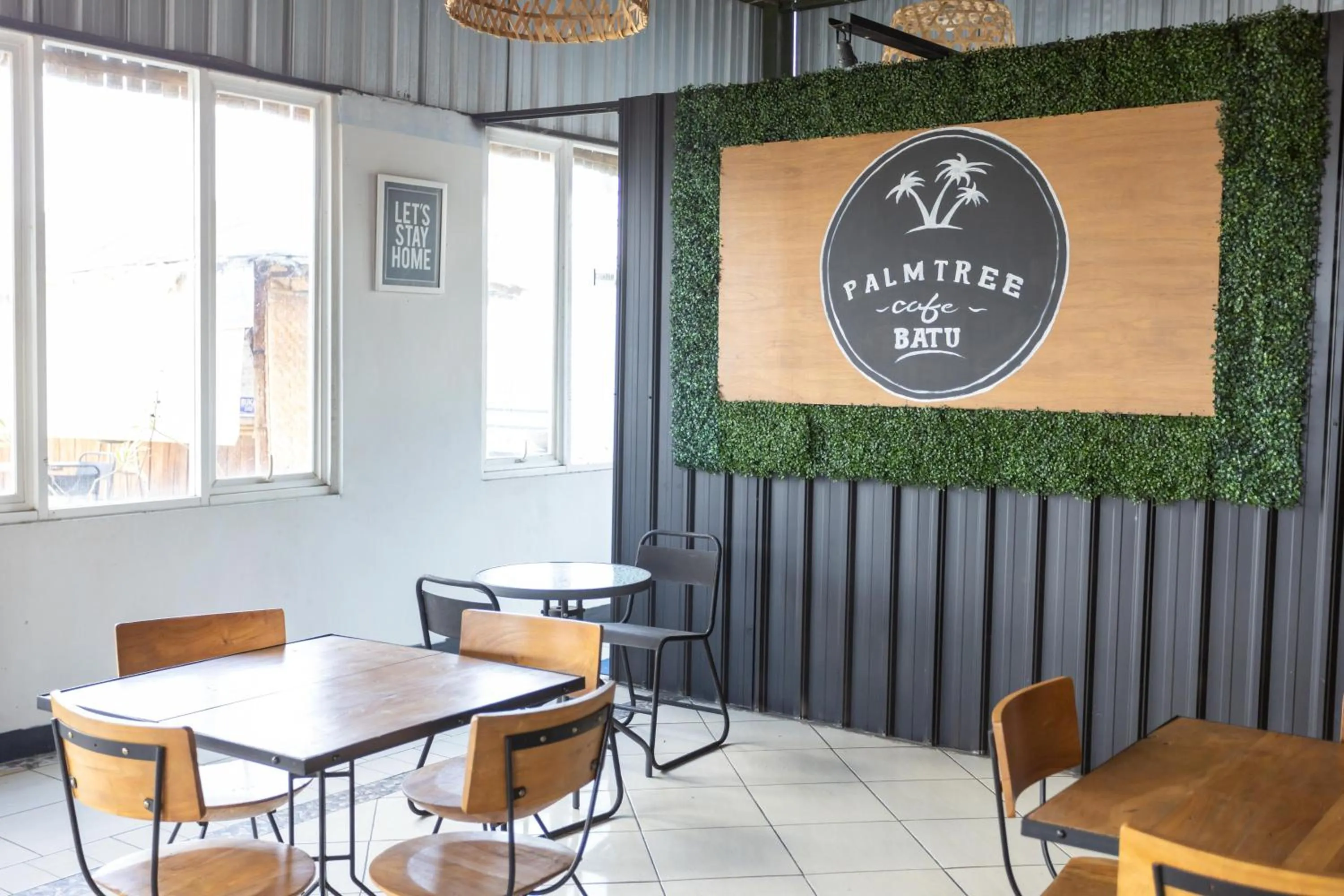 Restaurant/places to eat in Batuque Town Villa