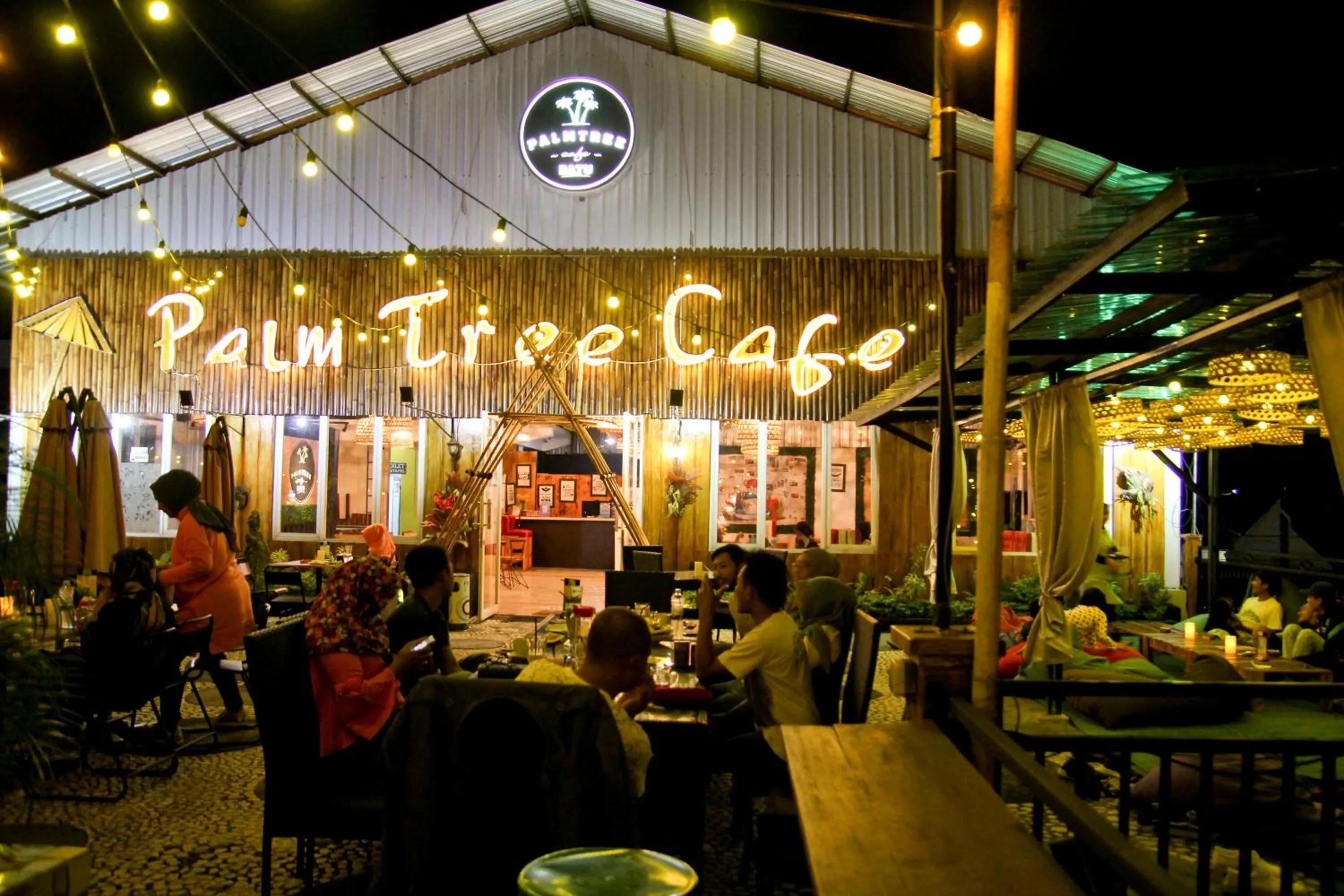 Restaurant/places to eat in Batuque Town Villa