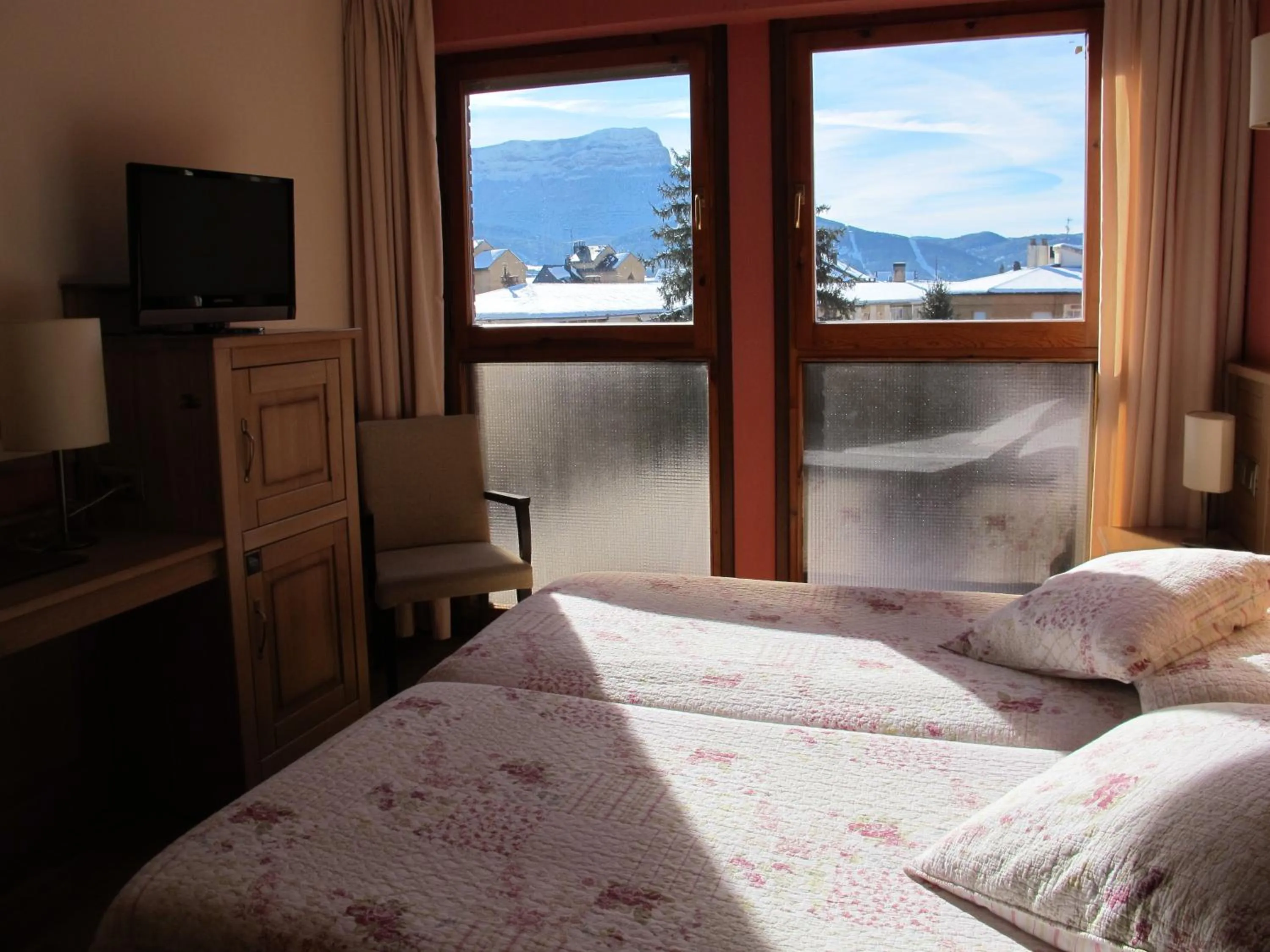 View (from property/room), Bed in Hotel Alda A Boira